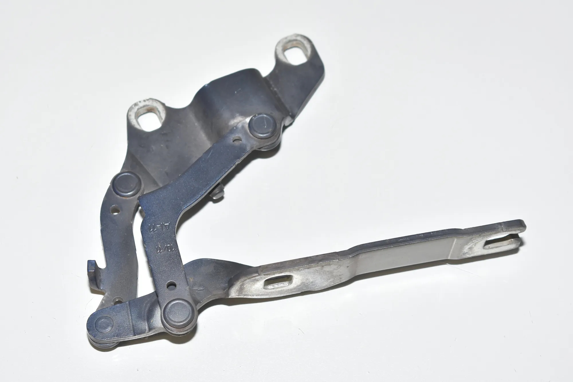 Front Right Bonnet Hinge – OEM 7115264 · BMW 3 (E90) 325 d 2011