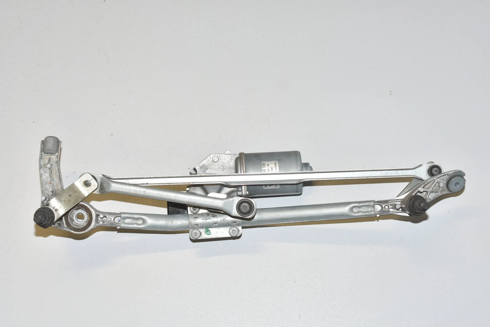 Front Windshield Wiper Mechanism – OEM 6978264 · BMW 3 (E90) 325 d 2011 – 3