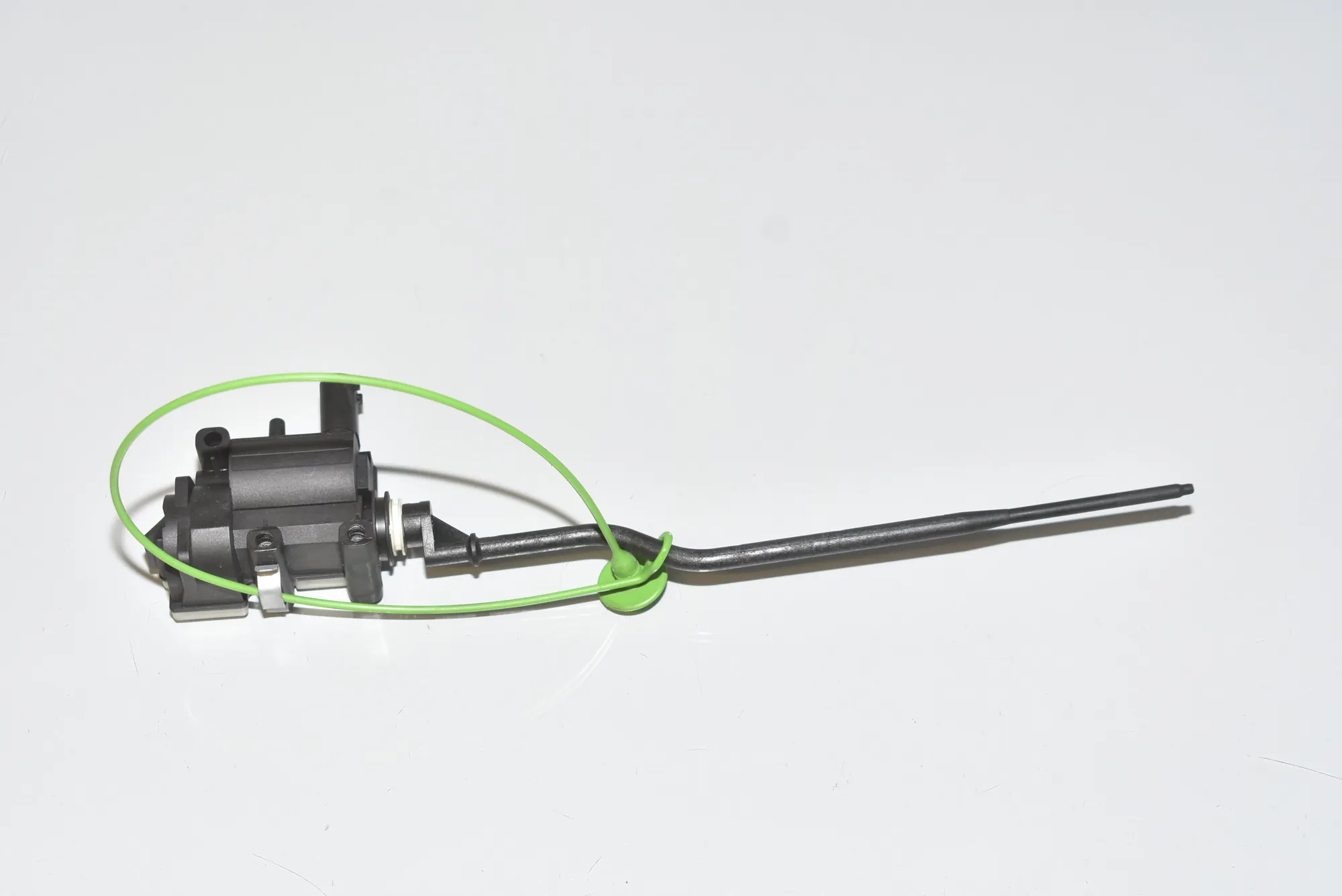 Fuel Tank Cap Lock Motor – OEM 67116985880 · BMW 3 (E90) 325 d 2011 – 3