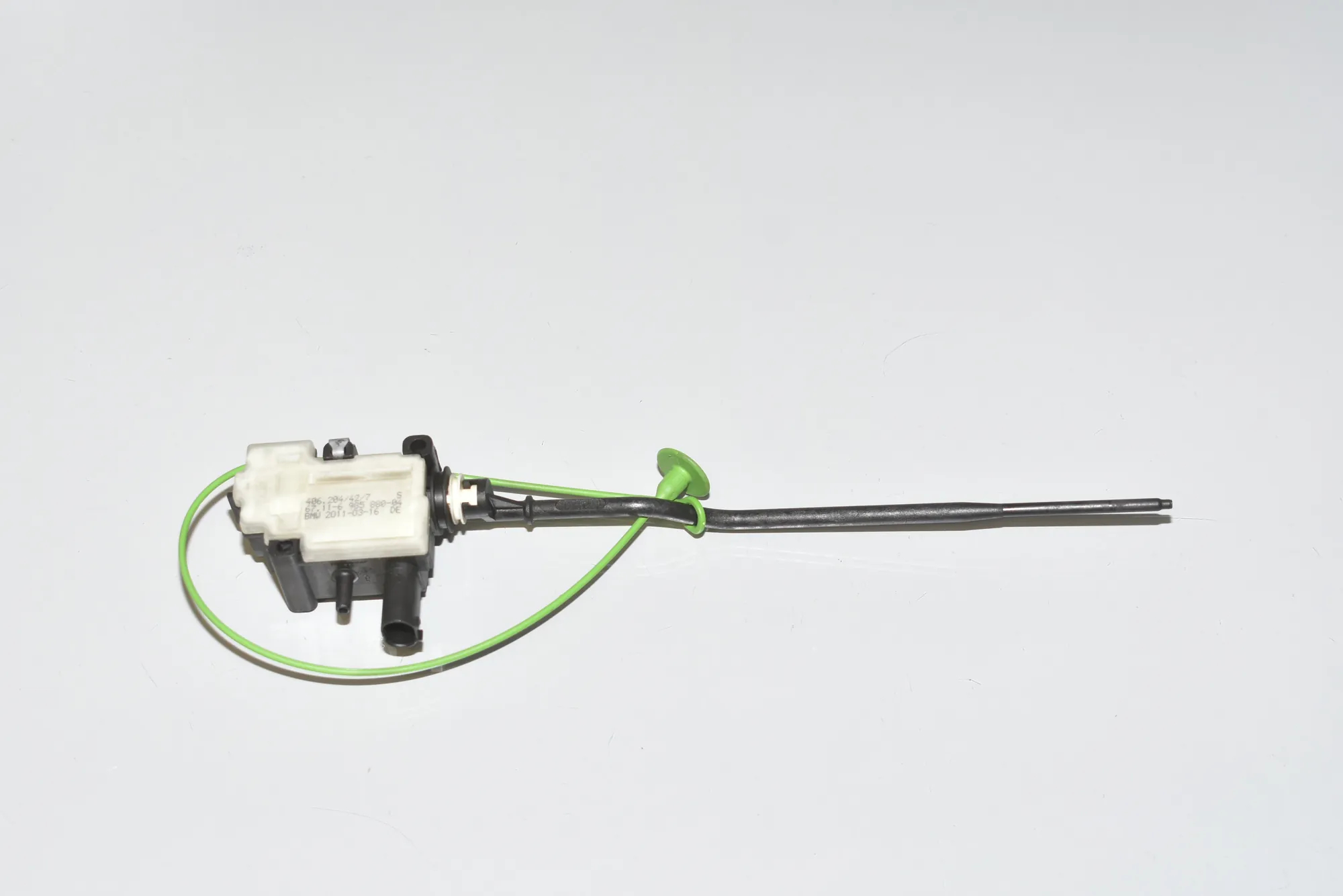 Fuel Tank Cap Lock Motor – OEM 67116985880 · BMW 3 (E90) 325 d 2011 – 2