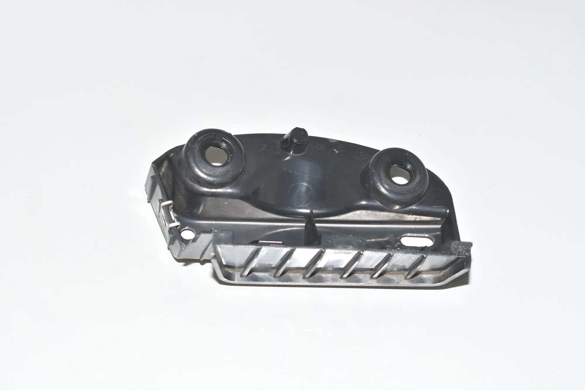 Rear Right Bumper Bracket – OEM 51127118194 · BMW 3 (E90) 325 d 2011 – 2