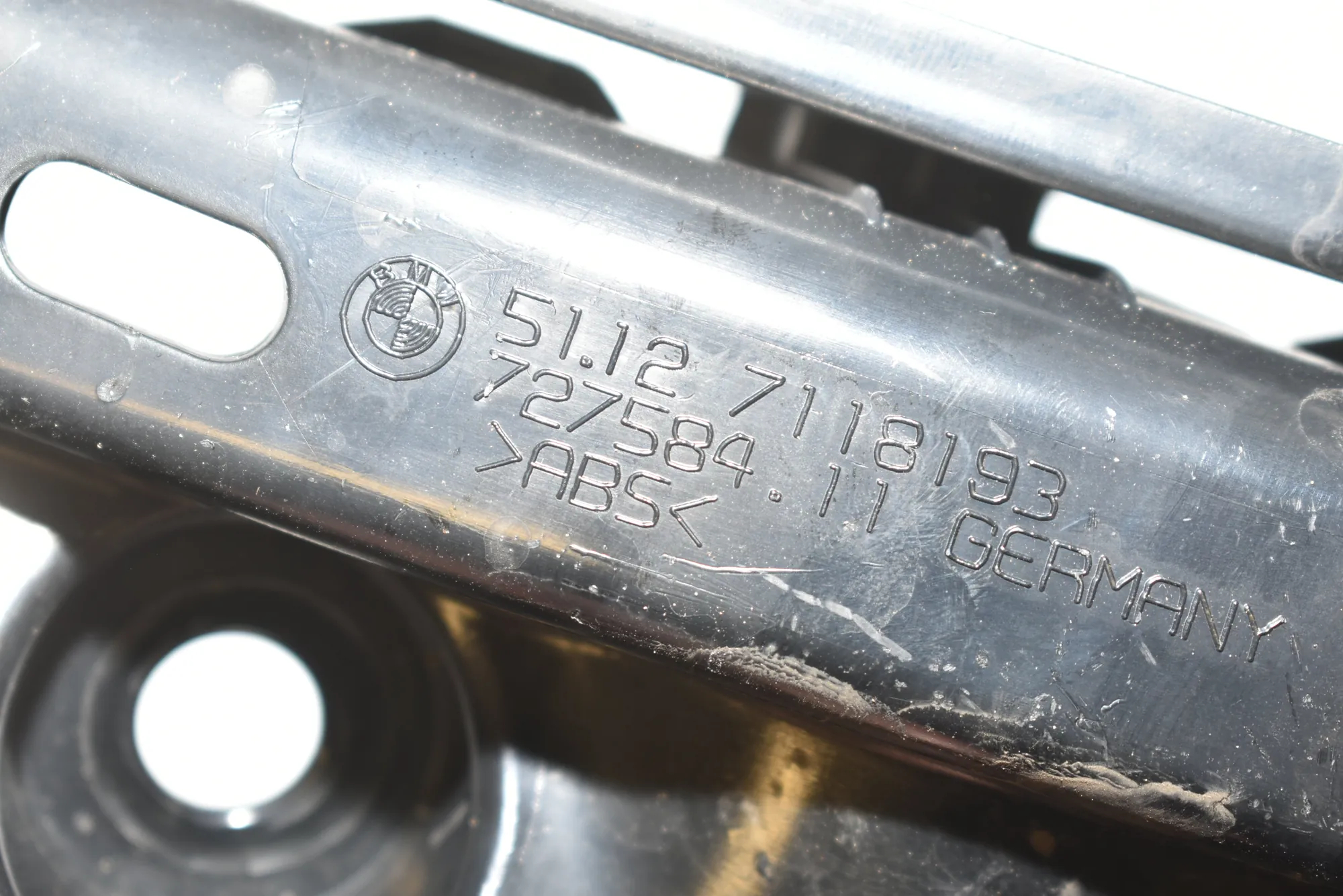 Rear Left Bumper Bracket – OEM 51127118193 · BMW 3 (E90) 325 d 2011 – 4