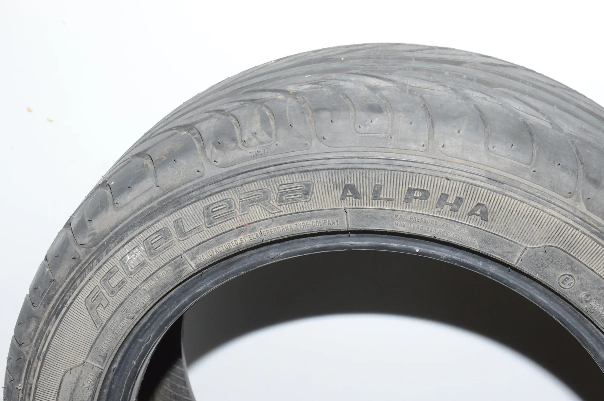 Tire · BMW 5 (E39) BMW 5 (E39) 520 d 2000 – 3