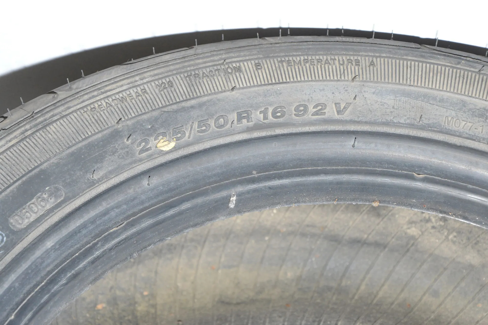 Tire · BMW 5 (E39) BMW 5 (E39) 520 d 2000 – 5