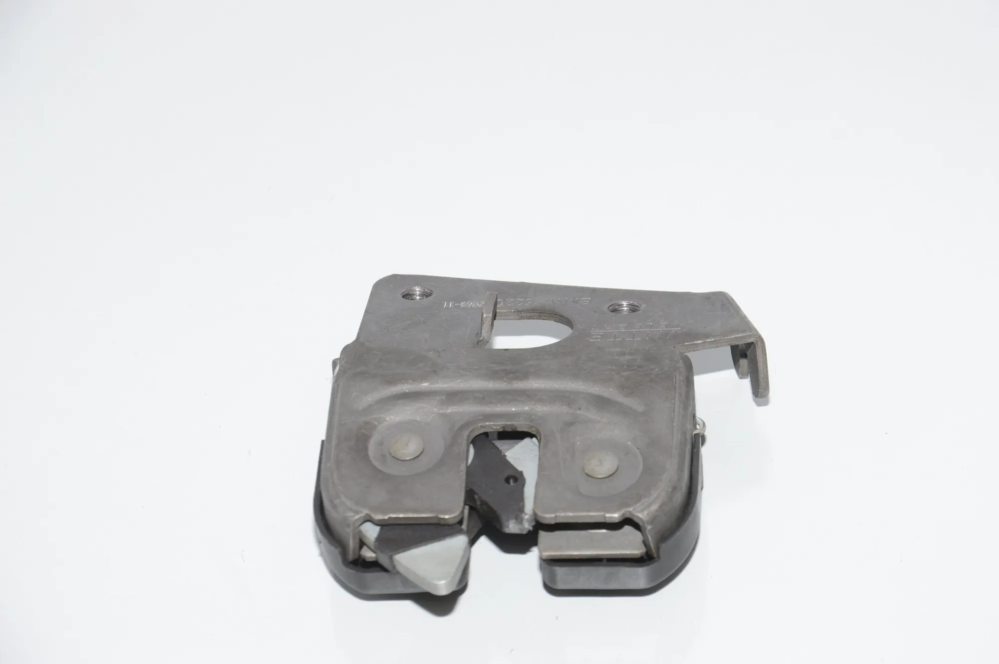 Rear Seat Backrest Lock – OEM 7112864 · BMW 3 (F30, F80) 320 d xDrive 2017 – 3