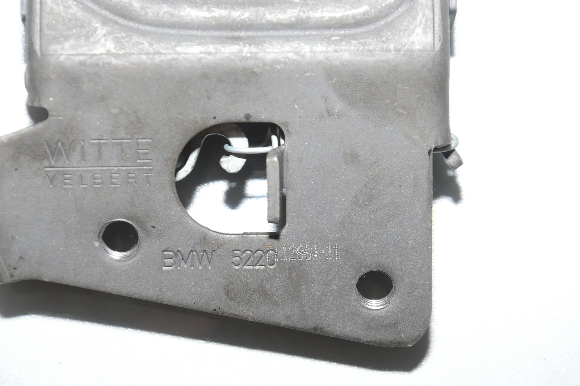 Rear Seat Backrest Lock – OEM 7112864 · BMW 3 (F30, F80) 320 d xDrive 2017 – 5