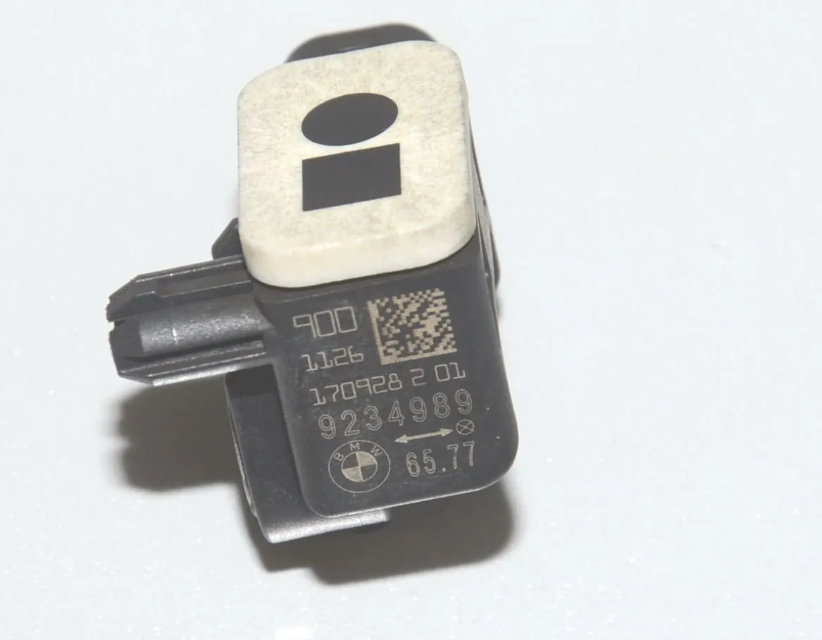 Front Left Impact Sensor – OEM 9234989 · BMW 3 (F30, F80) 320 d xDrive 2017 – 5