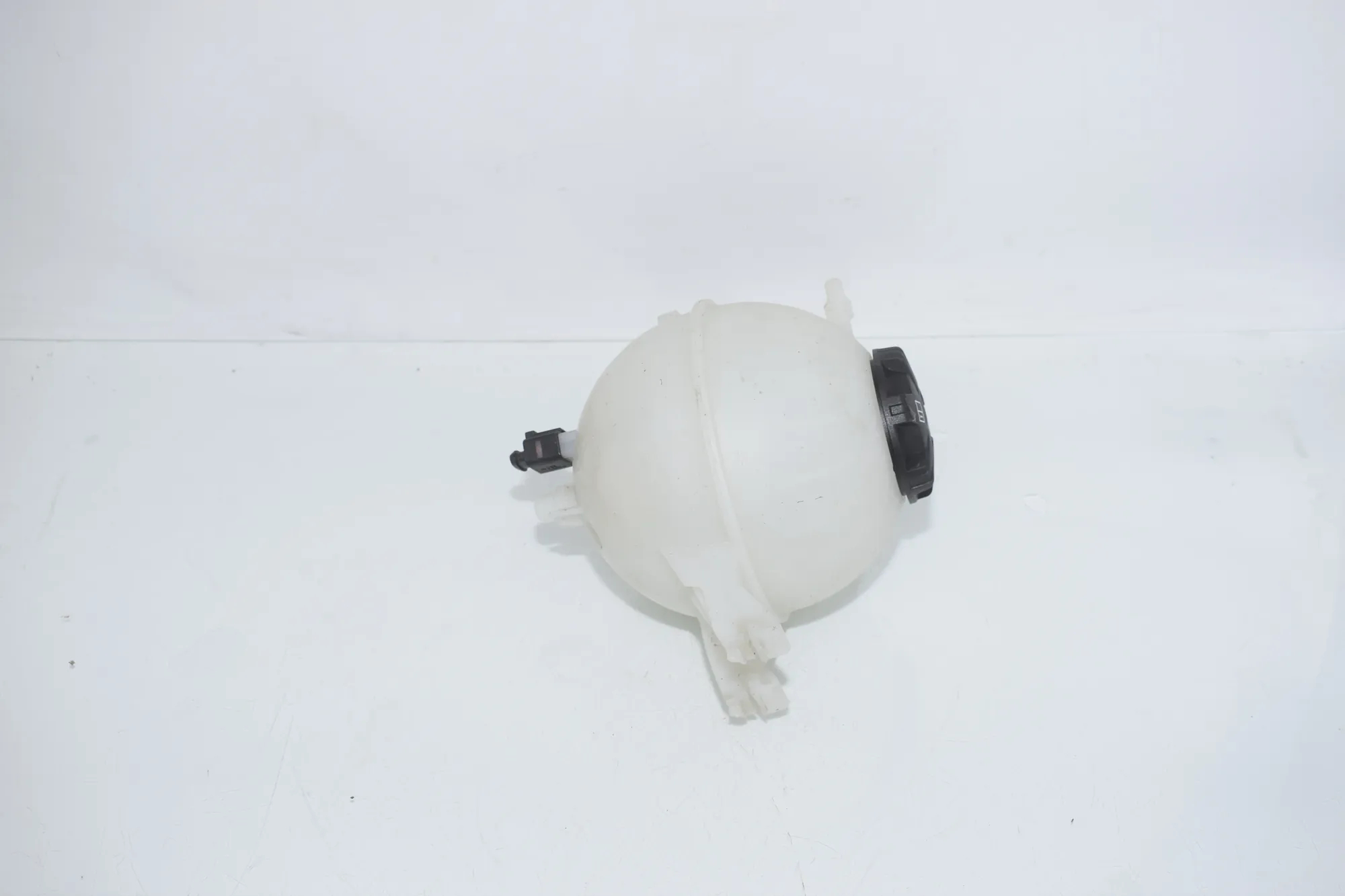 Expansion Tank – OEM 8490659 · BMW iX3 (G08) BMW iX3 (G08) Electric (286 HP) 2020 – 2