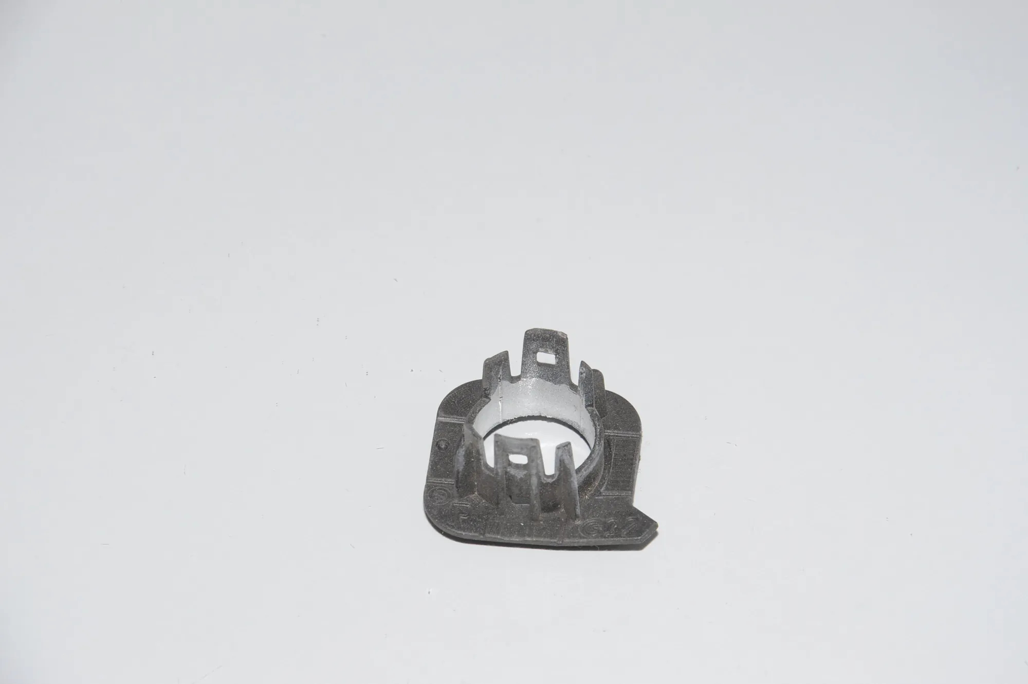 Parking Sensor Holder – OEM 7415570 · BMW 6 Gran Turismo (G32) (2017 - -) 640 i 2018 – 2