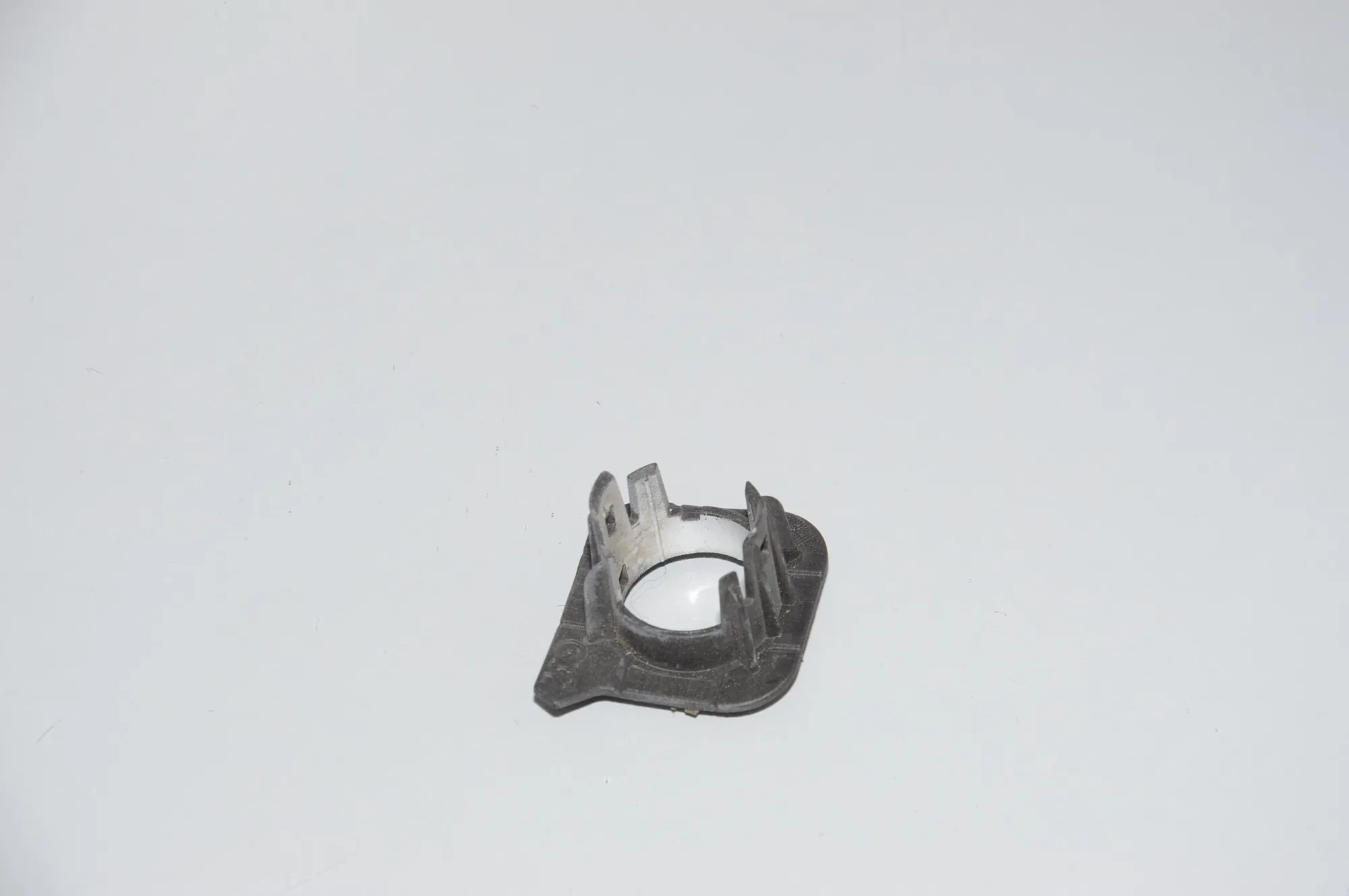 Parking Sensor Holder – OEM 7415570 · BMW 6 Gran Turismo (G32) (2017 - -) 640 i 2018 – 3