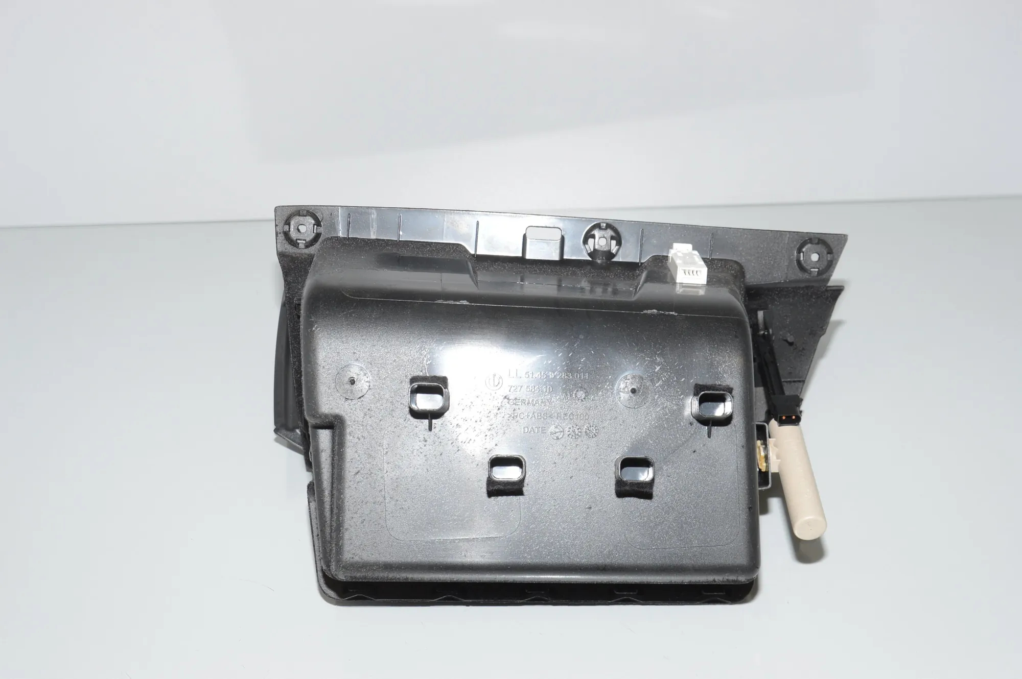 Glove Compartment – OEM 9283011 · BMW i3 (I01) BMW i3 (I01) Electric 2019 – 2