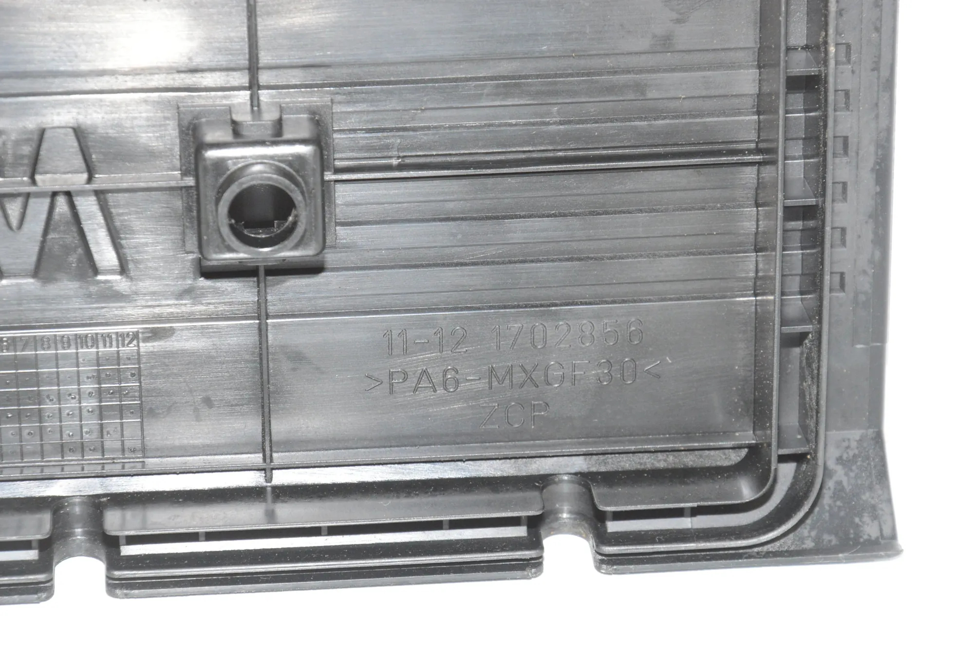 Engine Cover – OEM 11121702856 · BMW 5 (E39) BMW 5 (E39) 535 i 2000 – 5