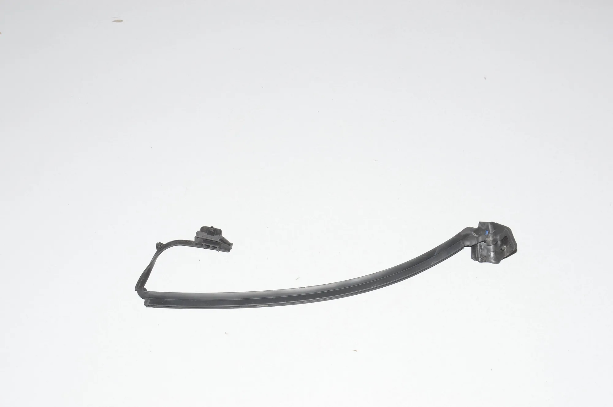Rear Left Door Window Strip – OEM 7301745 · BMW i3 (I01) BMW i3 (I01) Hybrid 2014 – 3