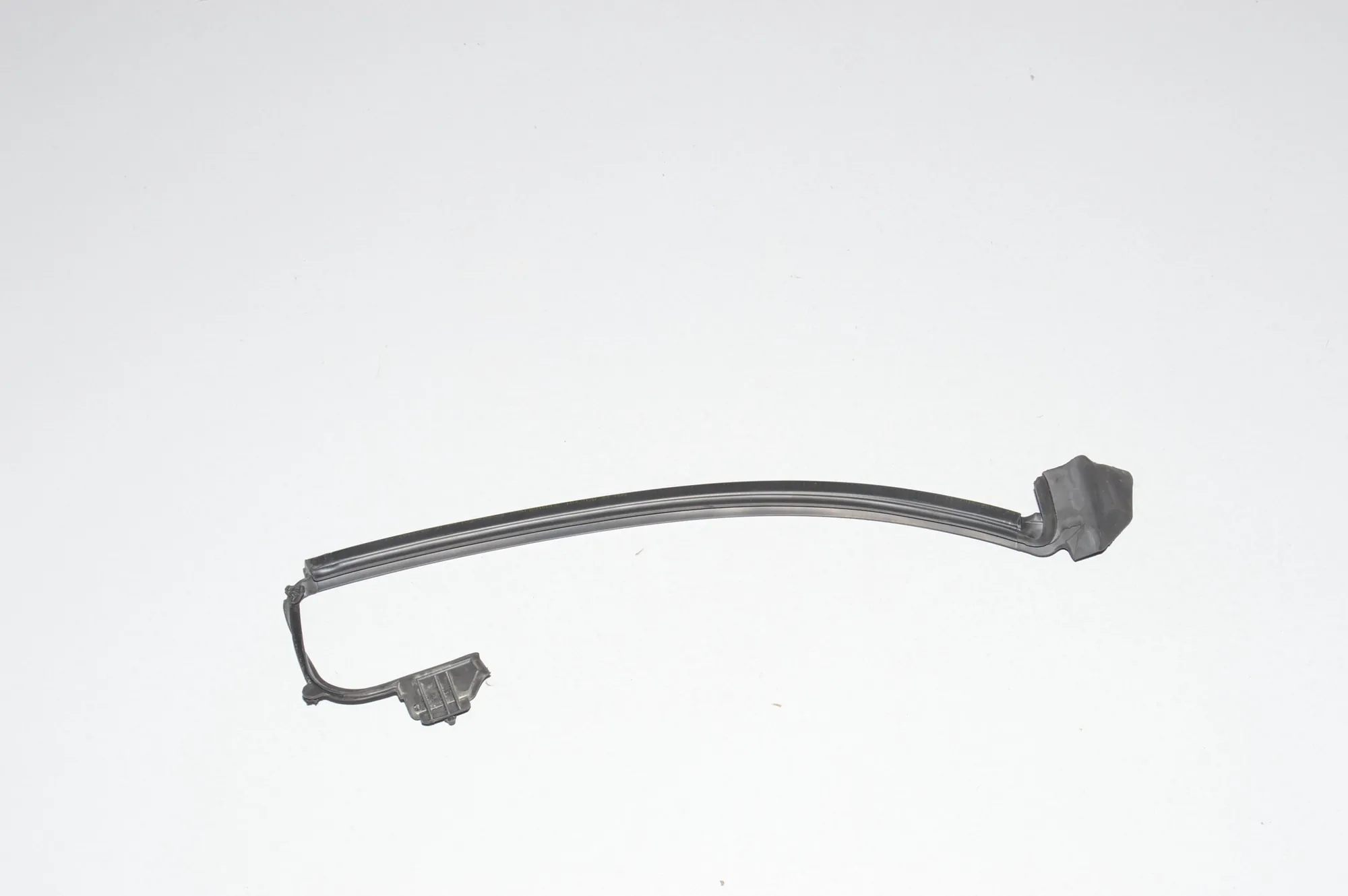 Rear Left Door Window Strip – OEM 7301745 · BMW i3 (I01) BMW i3 (I01) Hybrid 2014