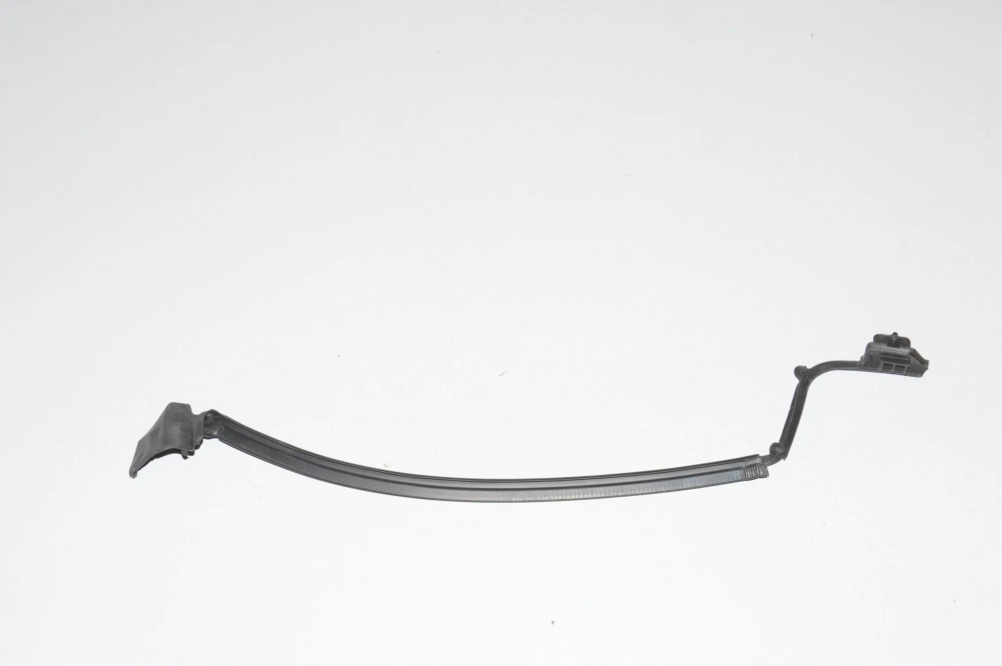 Rear Left Door Window Strip – OEM 7301745 · BMW i3 (I01) BMW i3 (I01) Hybrid 2014 – 4