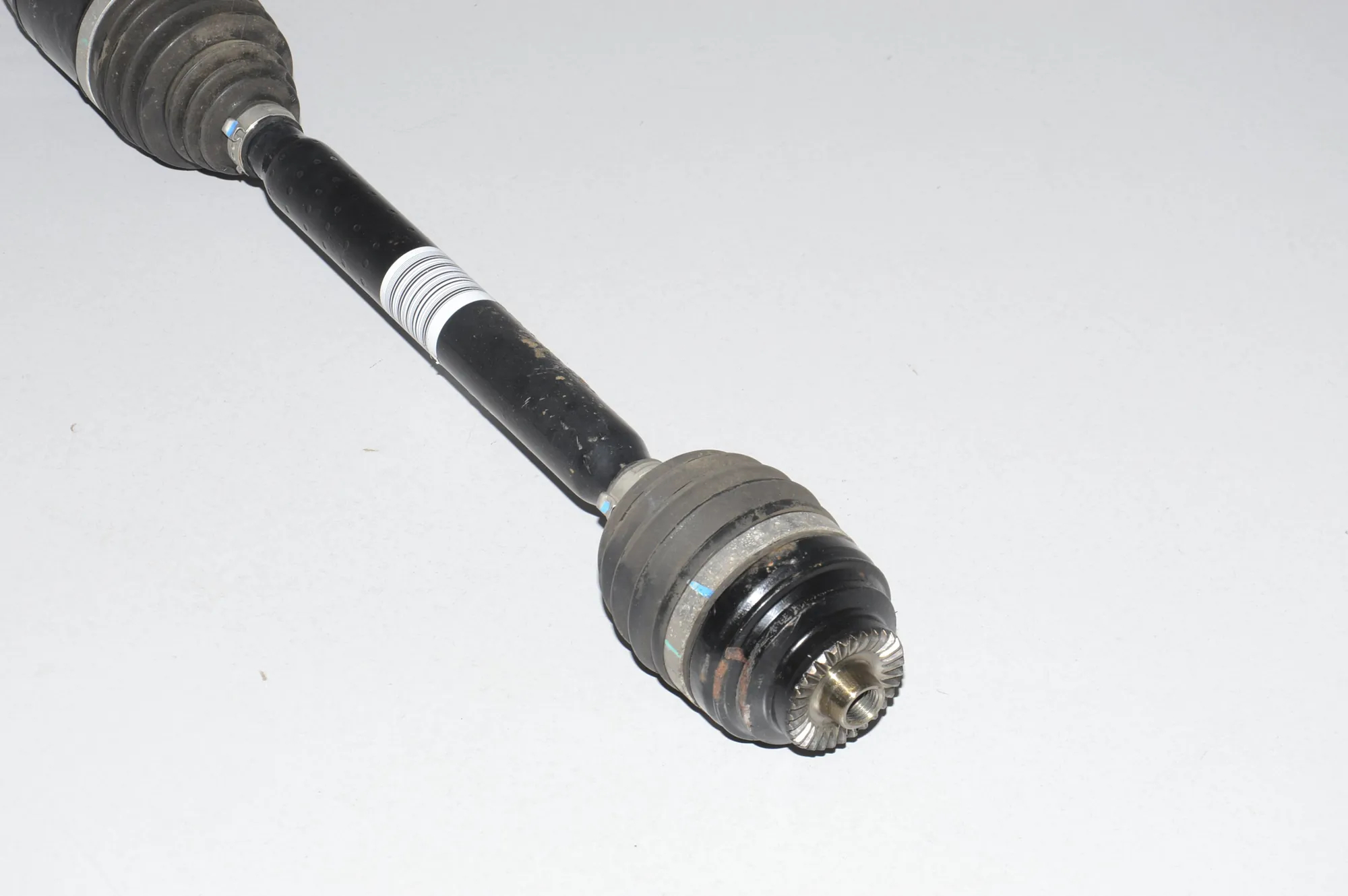Rear Left Driveshaft – OEM 7641213 · BMW i3 (I01) Hybrid 2014 – 4