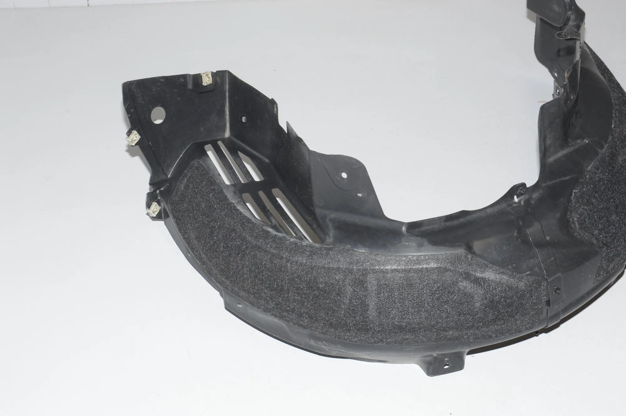 Rear Right Arch Liner – OEM 7294640 · BMW i3 (I01) Hybrid 2014 – 2