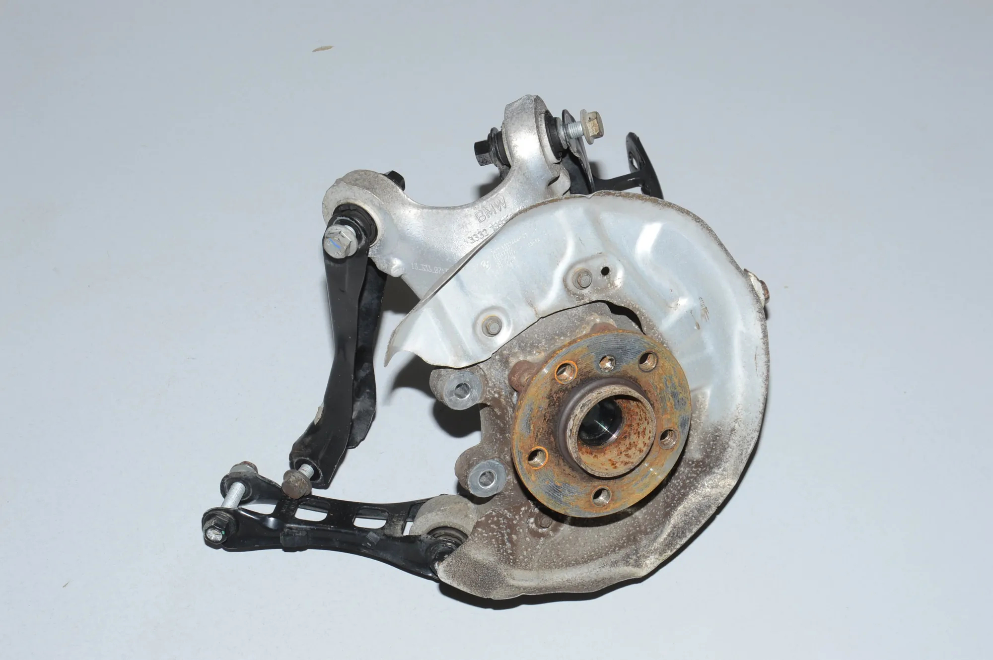 Rear Left Wheel Hub Spindle – OEM 6867883 · BMW i3 (I01) Hybrid 2014 – 2