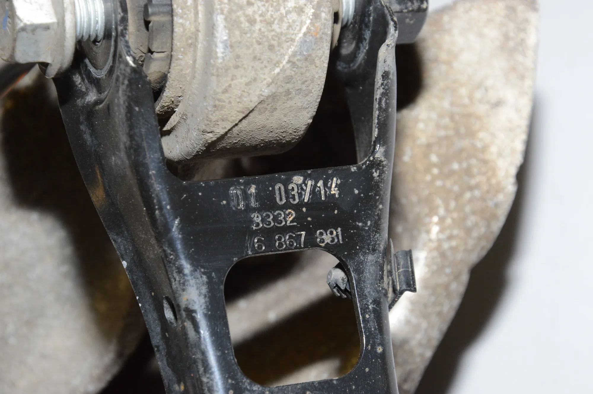 Rear Left Wheel Hub Spindle – OEM 6867883 · BMW i3 (I01) Hybrid 2014 – 7