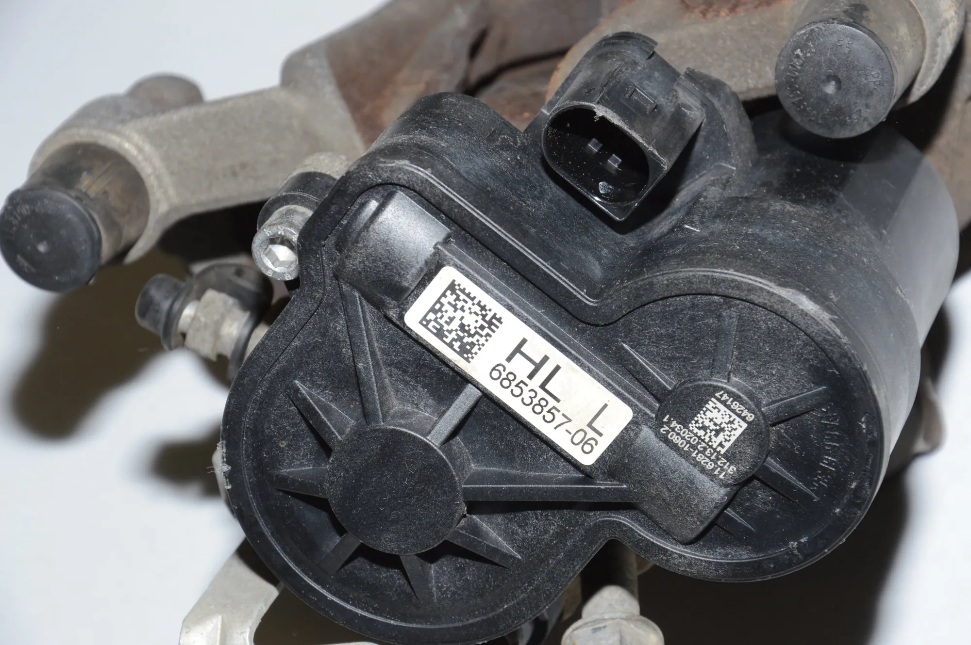 Rear Left Brake Caliper – OEM 6853857 · BMW i3 (I01) Hybrid 2014 – 5