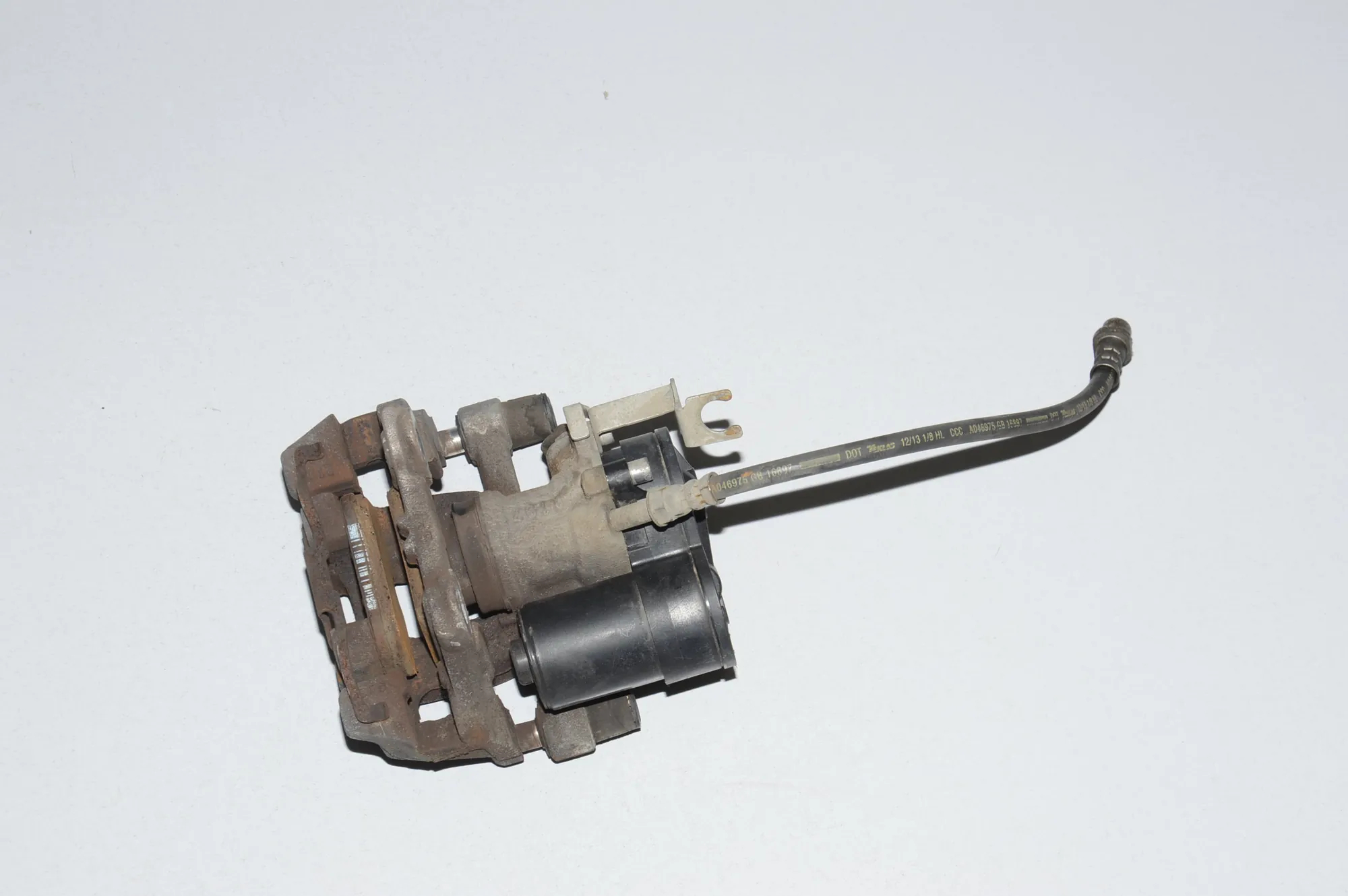 Rear Left Brake Caliper – OEM 6853857 · BMW i3 (I01) Hybrid 2014 – 2