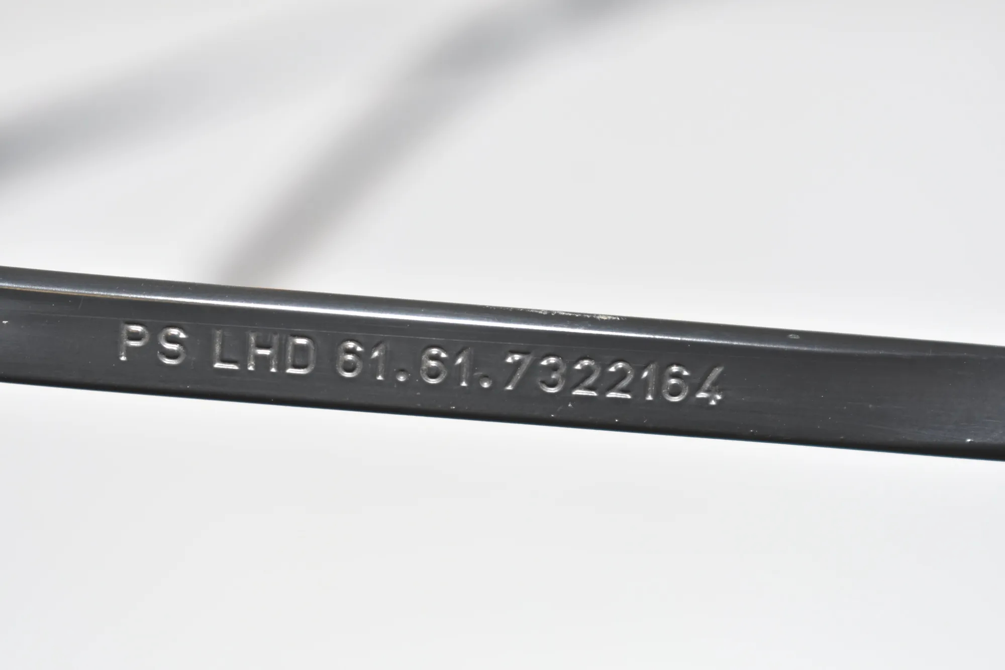 Front Wiper Arms – OEM 61617322164 · BMW i3 (I01) Hybrid 2014 – 3