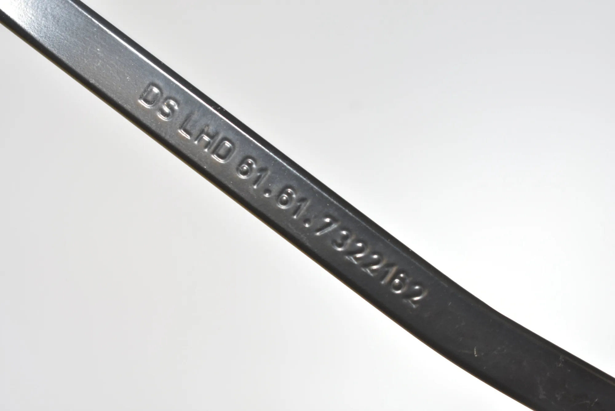Front Wiper Arms – OEM 61617322164 · BMW i3 (I01) Hybrid 2014 – 4