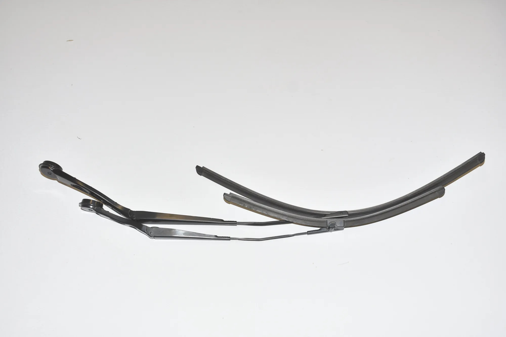 Front Wiper Arms – OEM 61617322164 · BMW i3 (I01) Hybrid 2014
