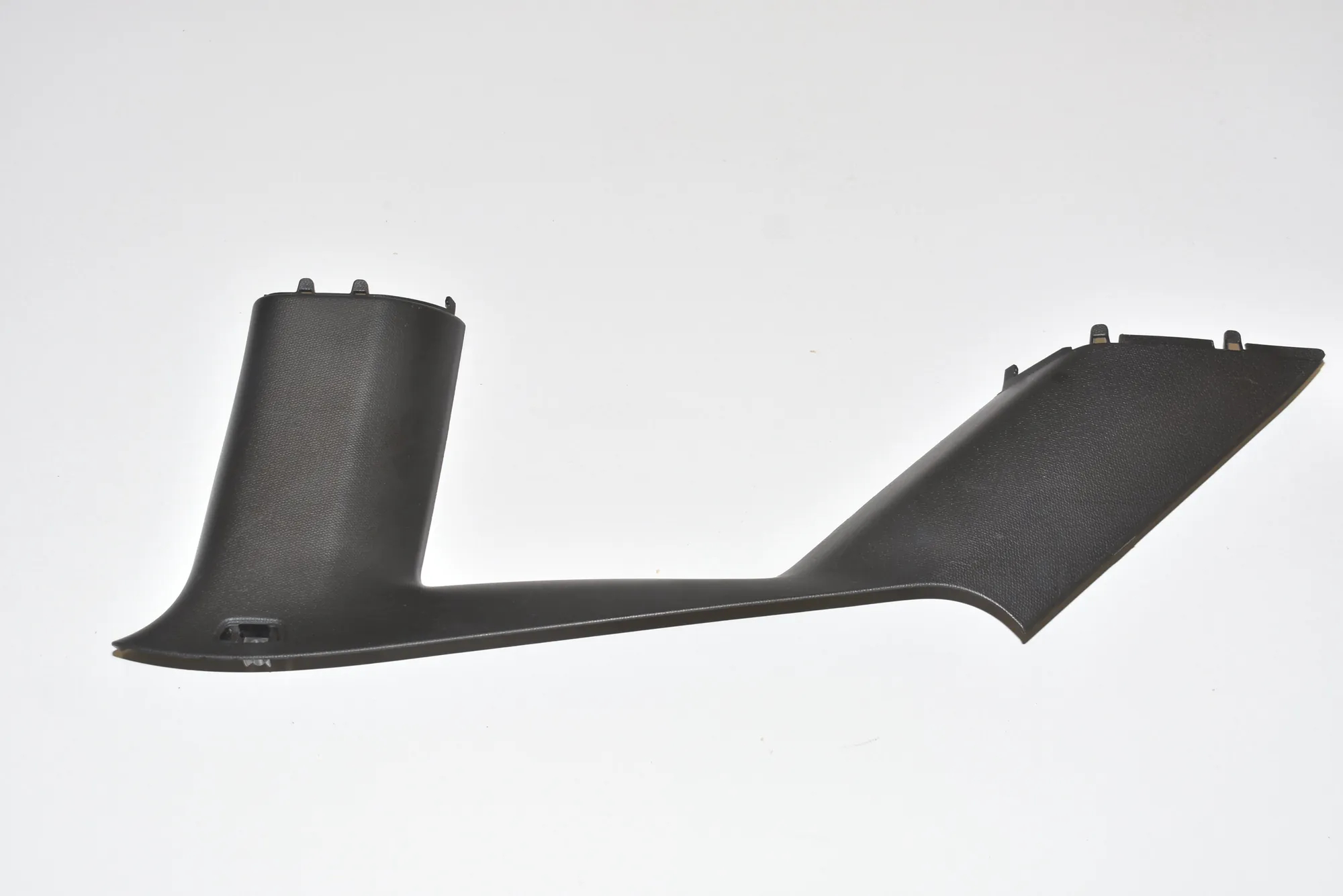 Rear Left Pillar Trim – OEM 51437275669 · BMW i3 (I01) Hybrid 2014 – 2