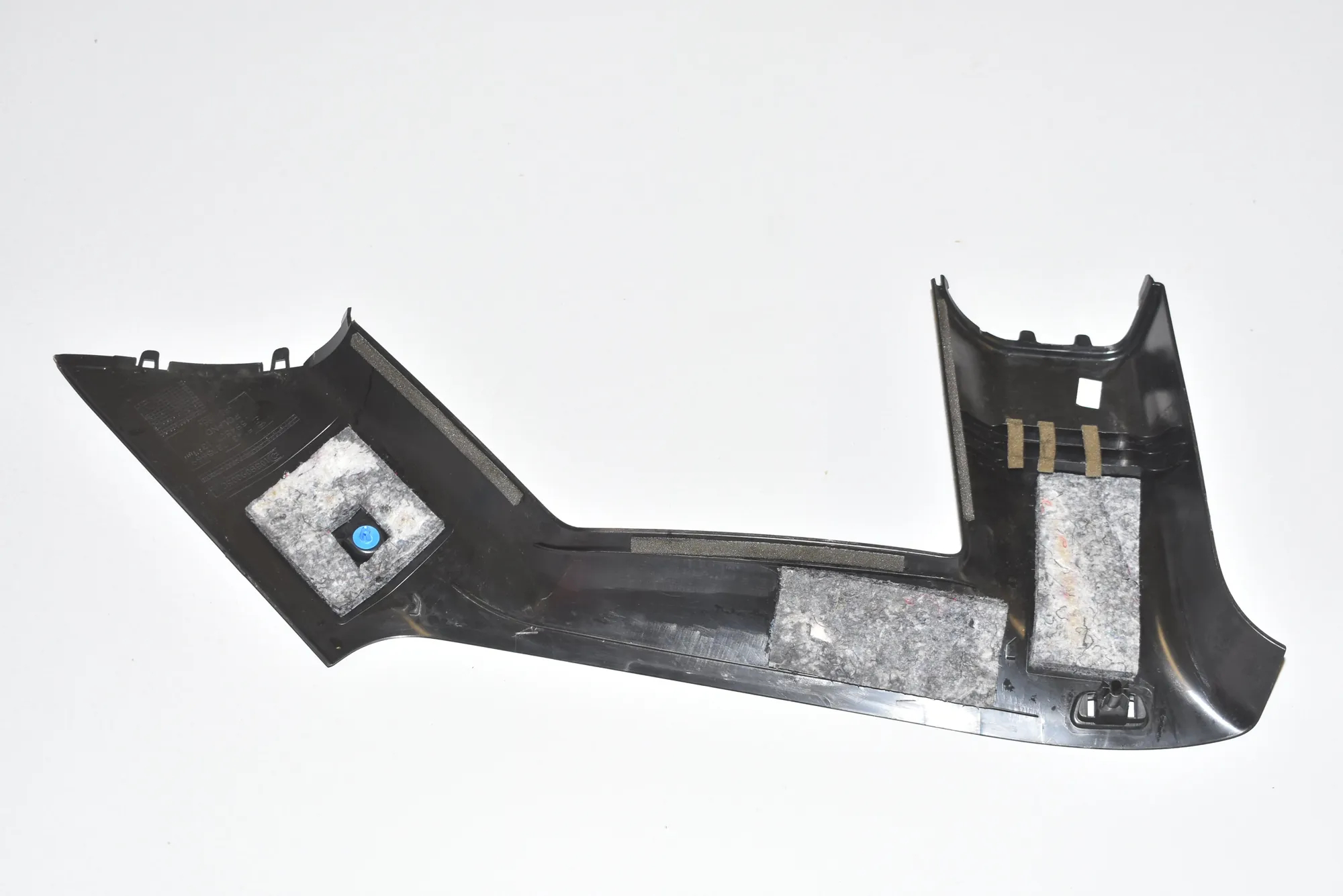 Rear Left Pillar Trim – OEM 51437275669 · BMW i3 (I01) Hybrid 2014 – 3