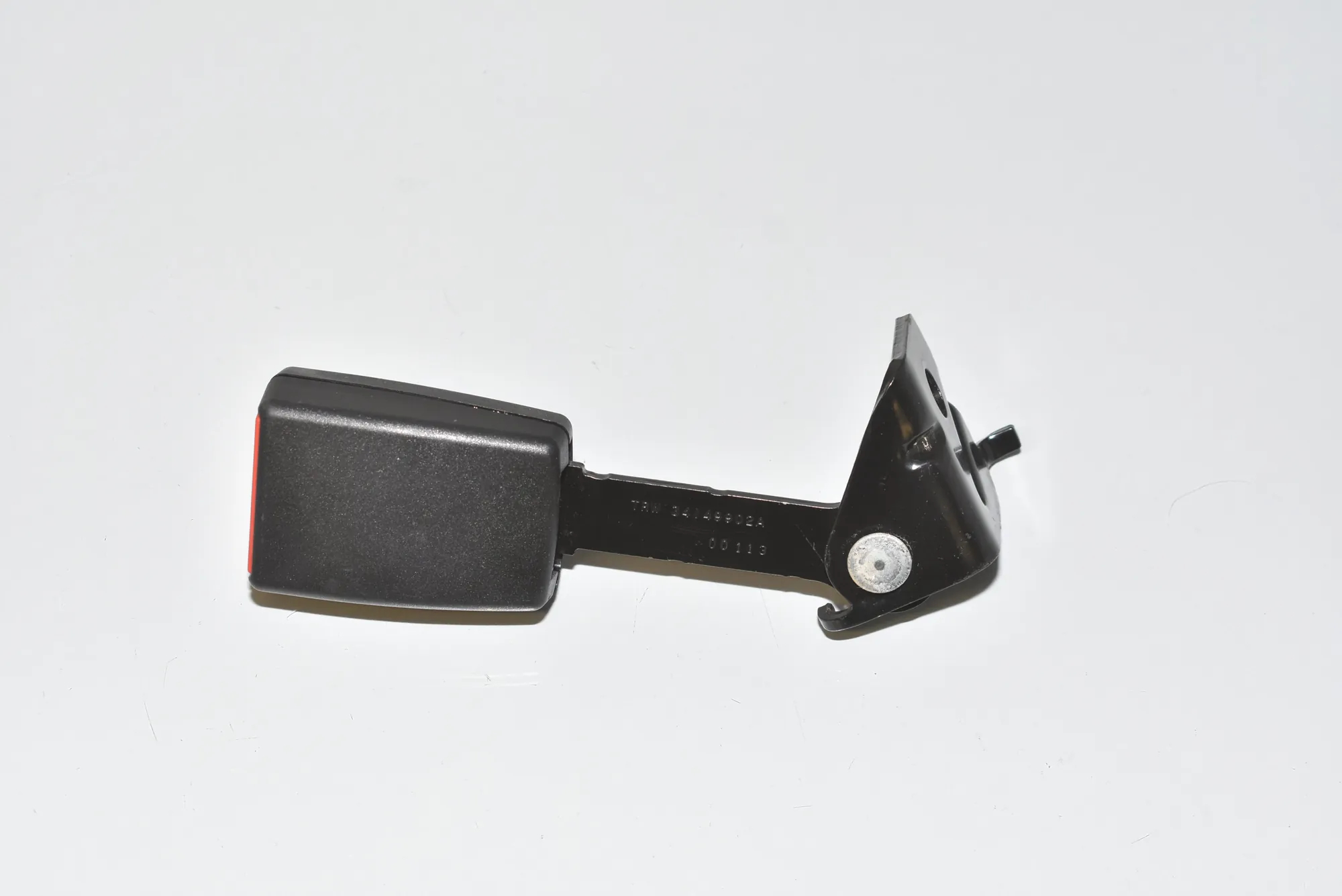 Rear Left Seat Buckle – OEM 7347725 · BMW i3 (I01) Hybrid 2014 – 3