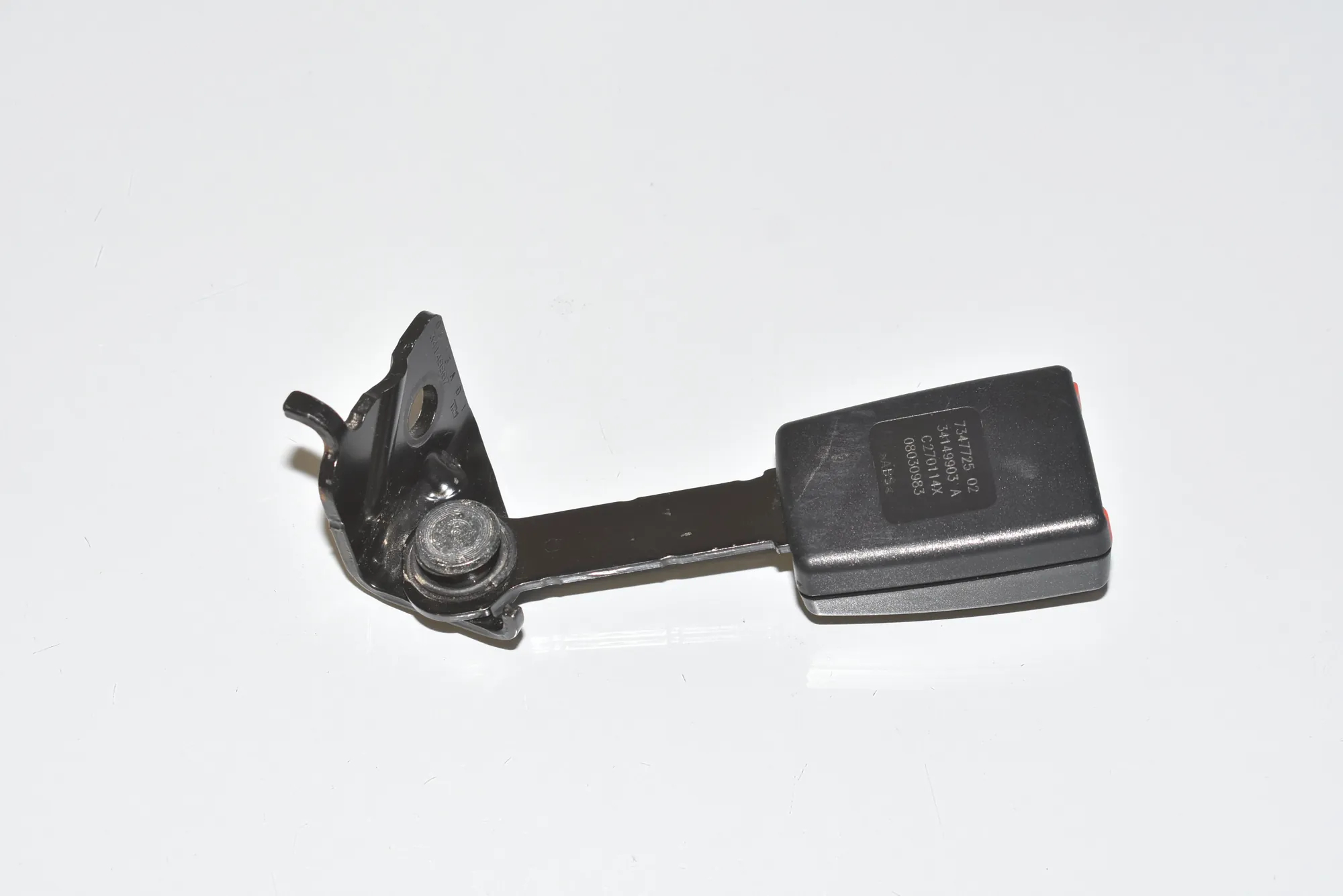 Rear Left Seat Buckle – OEM 7347725 · BMW i3 (I01) Hybrid 2014