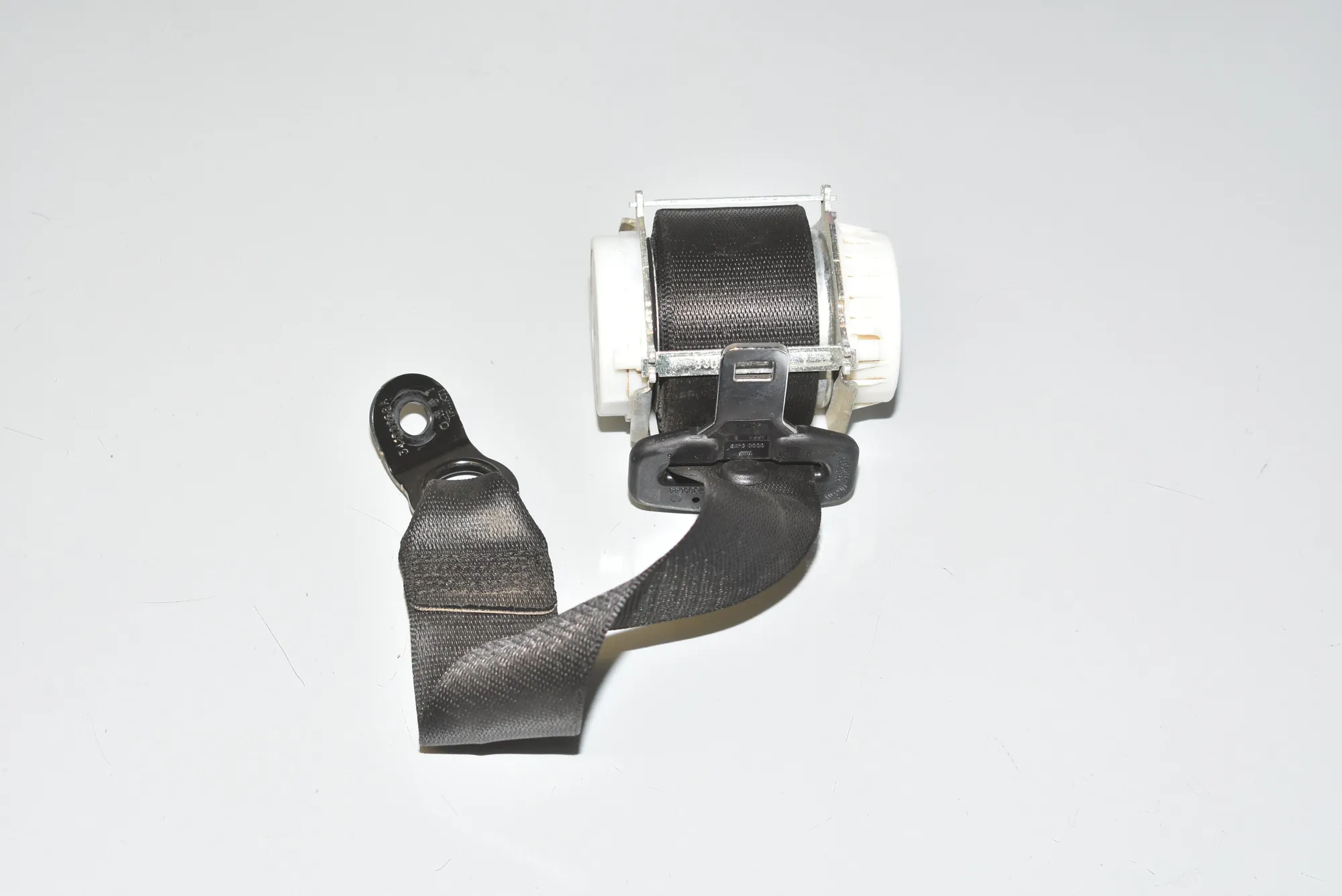 Rear Right Seatbelt – OEM 7305644 · BMW i3 (I01) Hybrid 2014 – 2
