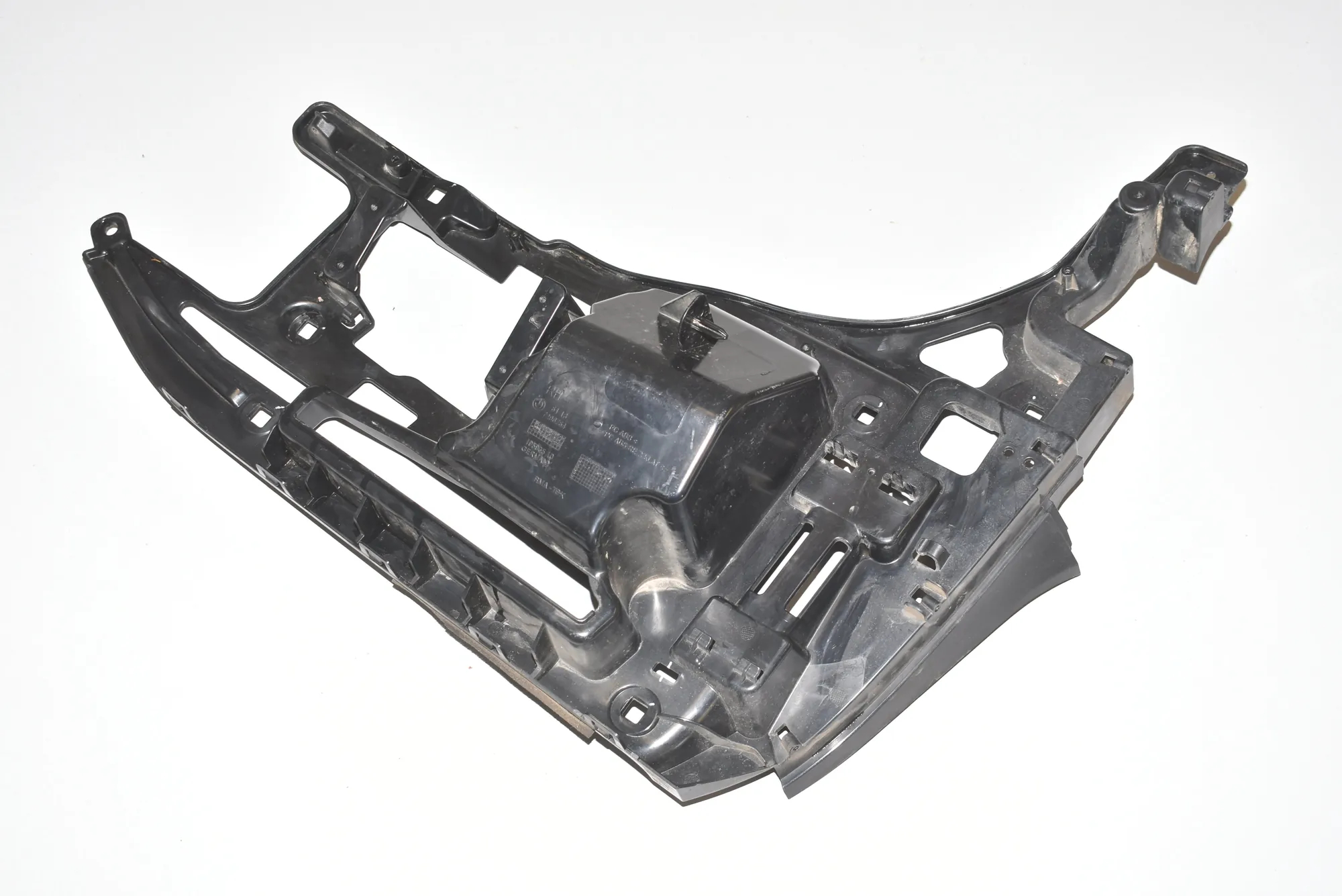 Rear Right Bumper Bracket – OEM 51137296754 · BMW i3 (I01) Hybrid 2014 – 3