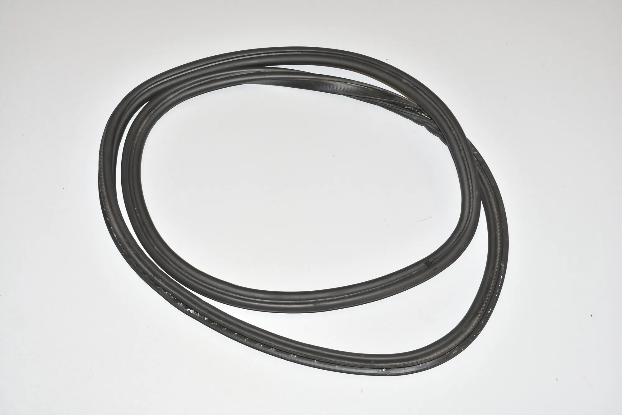 Tailgate Rubber Seal – OEM 7296906 · BMW i3 (I01) Hybrid 2014 – 2
