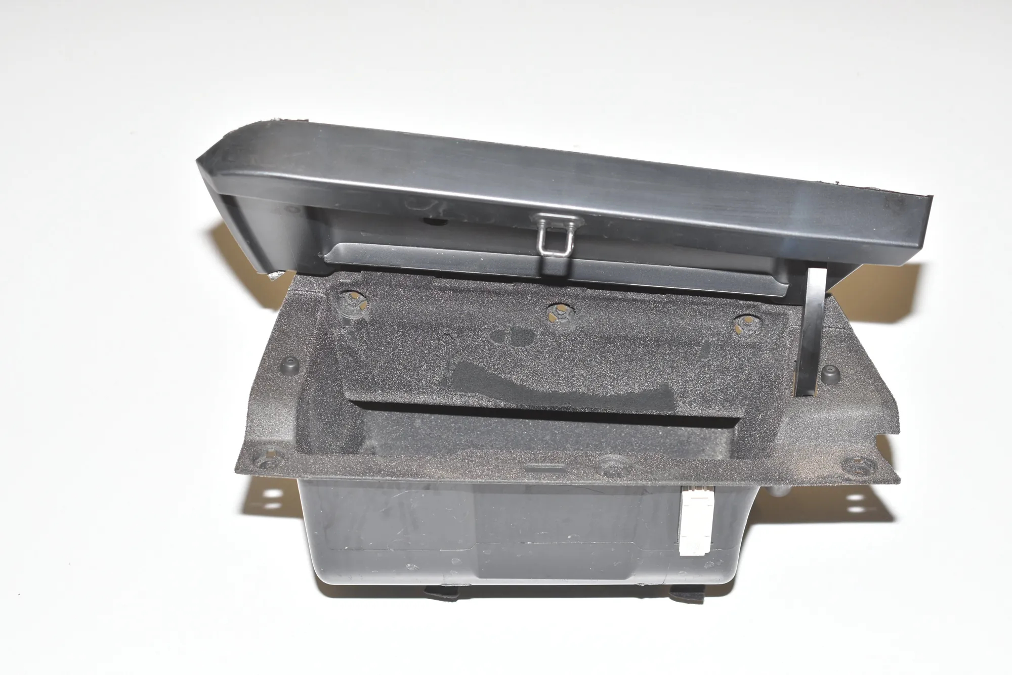 Glove Compartment – OEM 51459283011 · BMW i3 (I01) Hybrid 2014 – 2