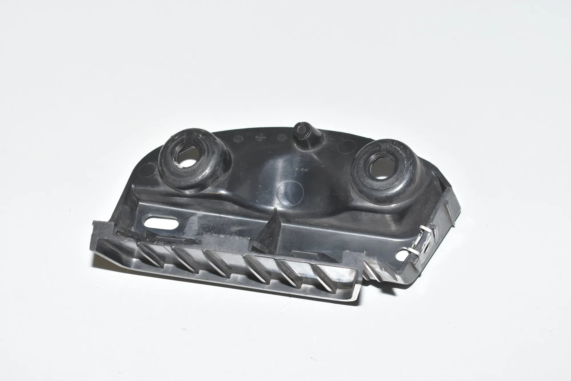 Rear Left Bumper Bracket – OEM 51127118193 · BMW 3 (E90) 318 d 2008 – 3