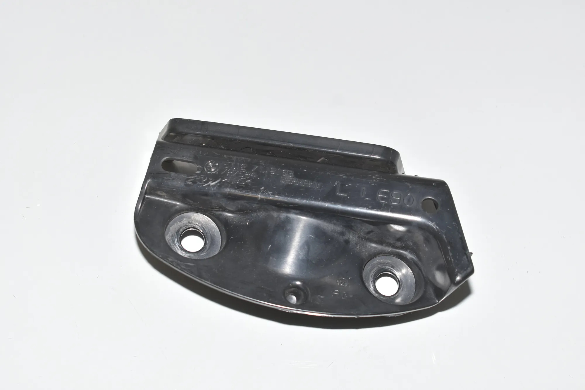 Rear Left Bumper Bracket – OEM 51127118193 · BMW 3 (E90) 318 d 2008 – 2