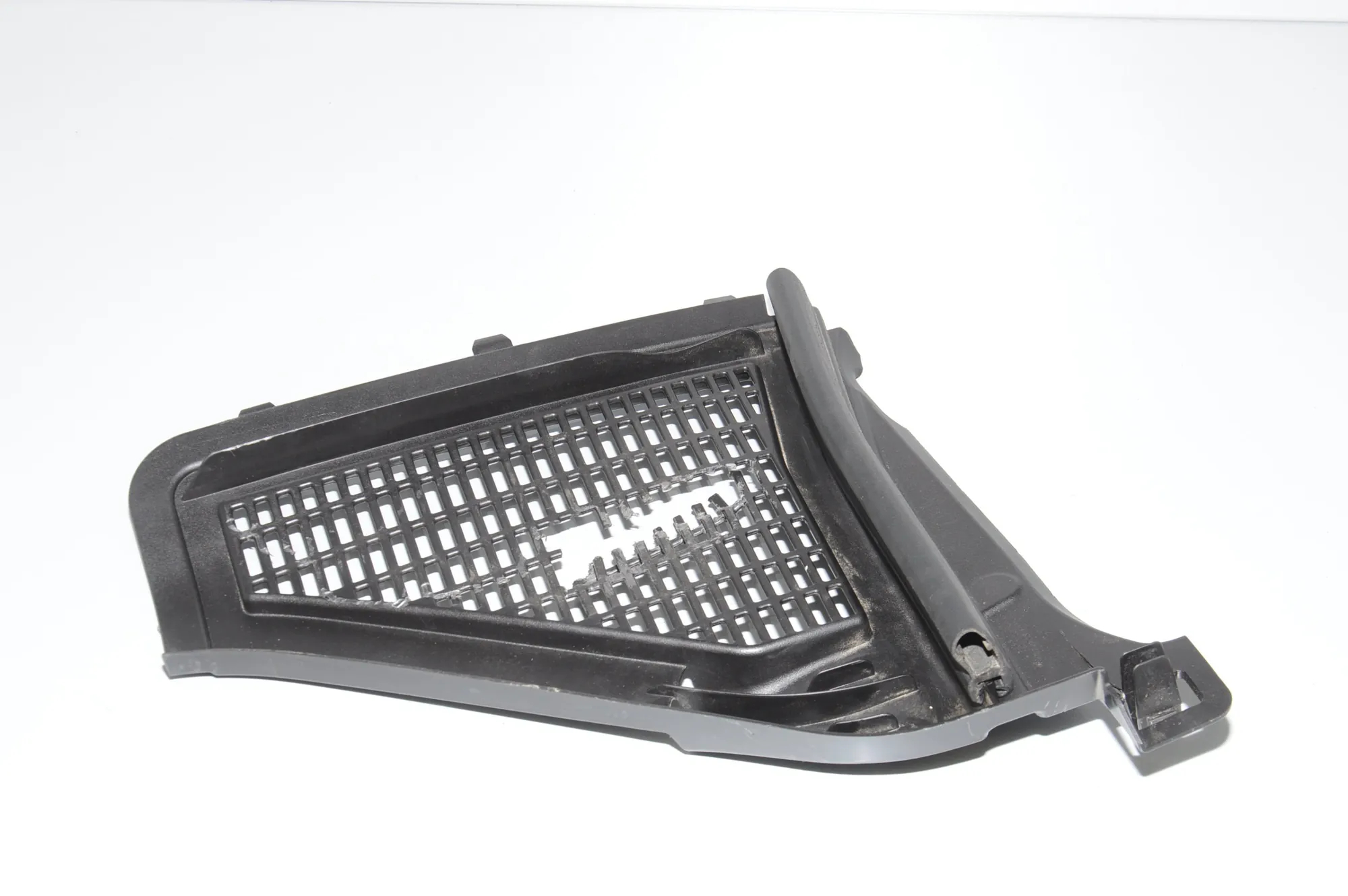 Front Wiper Cowl Trim – OEM 9184004 · BMW X3 (F25) xDrive 20 d 2014
