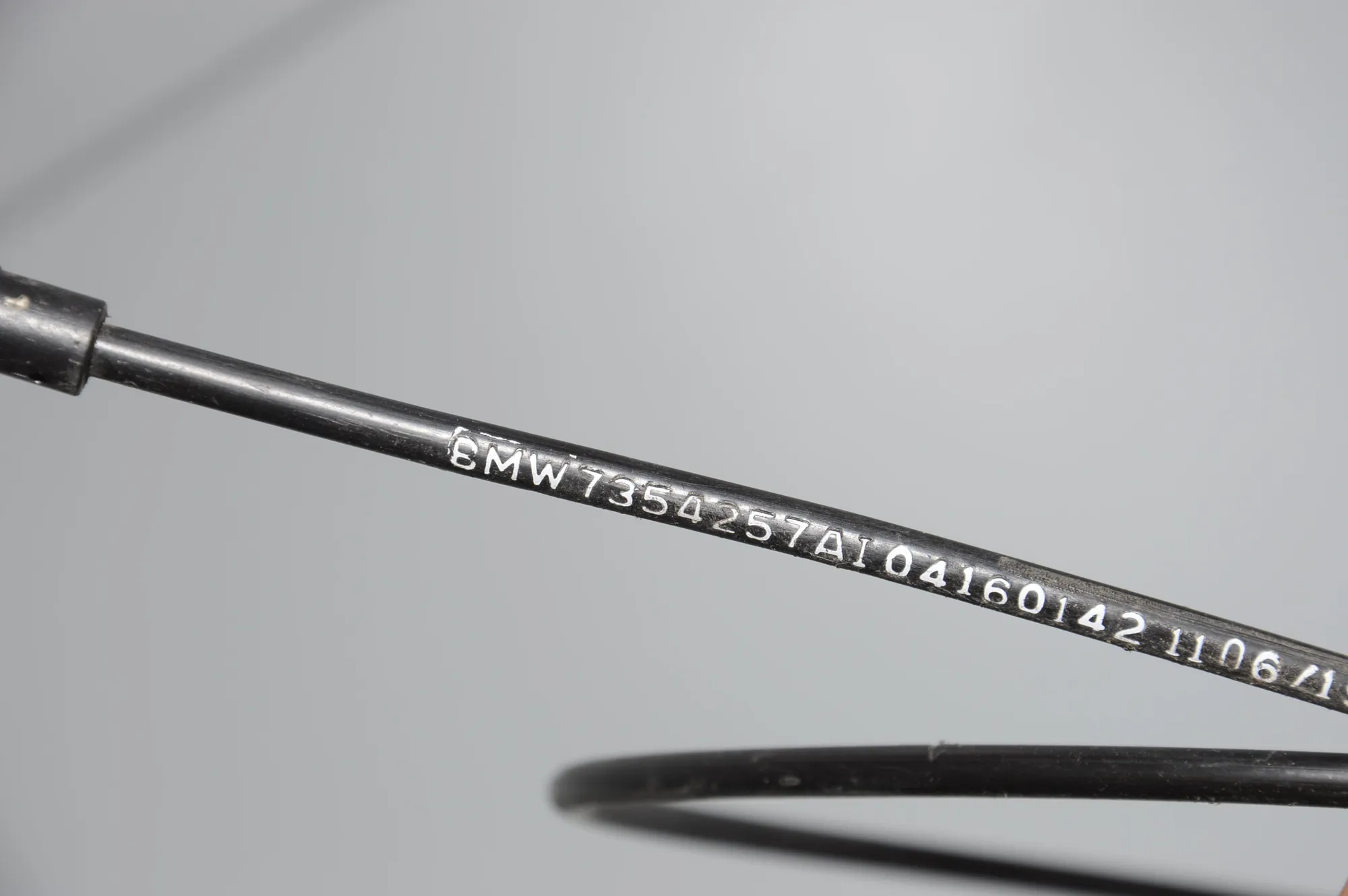 Bonnet Lock Cable – OEM 7354257 · BMW i3 (I01) BMW i3 (I01) Hybrid 2016 – 7