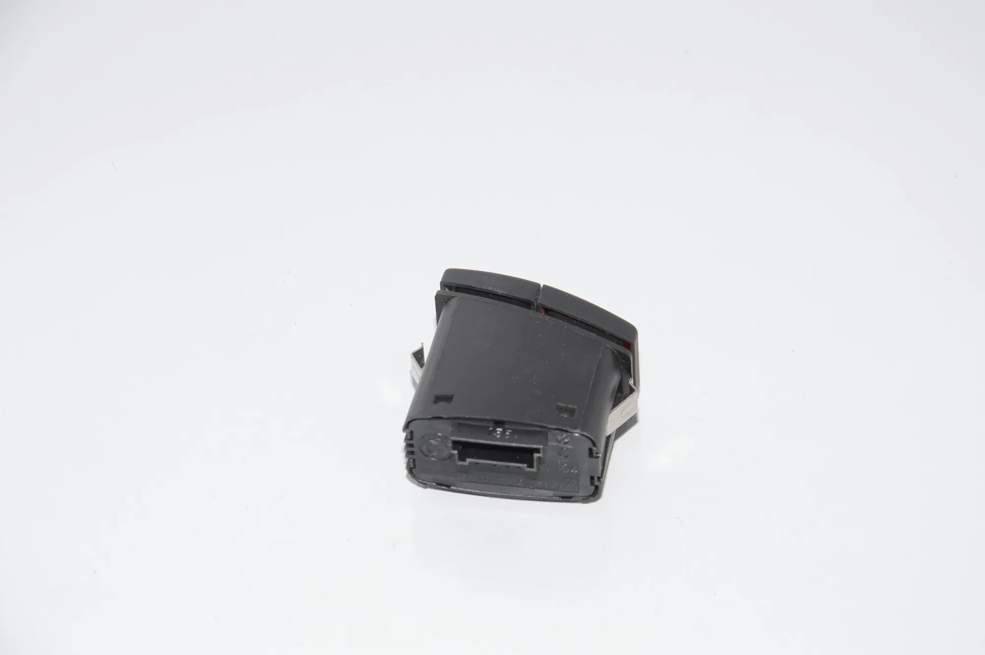 Hazard Button – OEM 6919506 · BMW 5 (E60) 523 i 2005 – 3