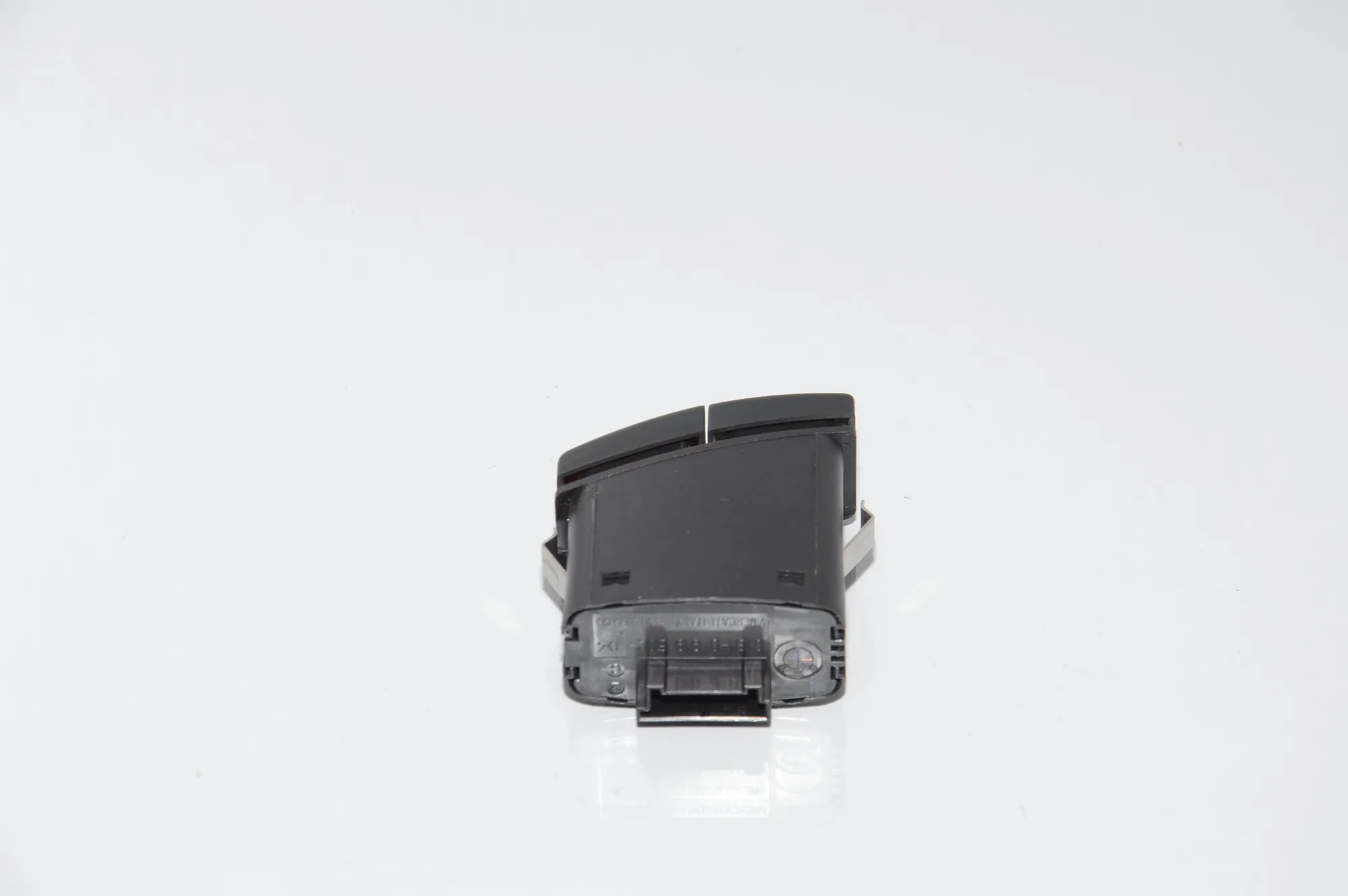 Hazard Button – OEM 6919506 · BMW 5 (E60) 523 i 2005 – 4