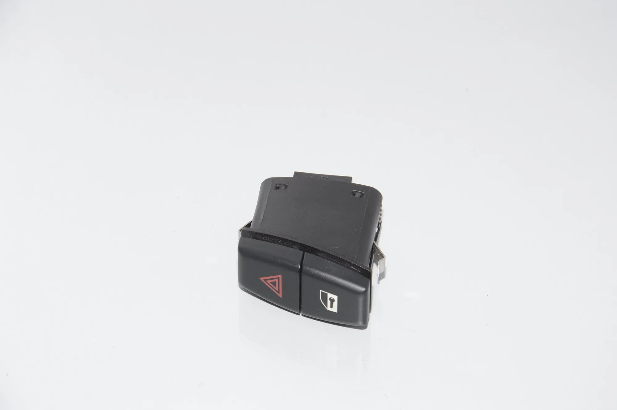 Hazard Button – OEM 6919506 · BMW 5 (E60) 523 i 2005 – 2