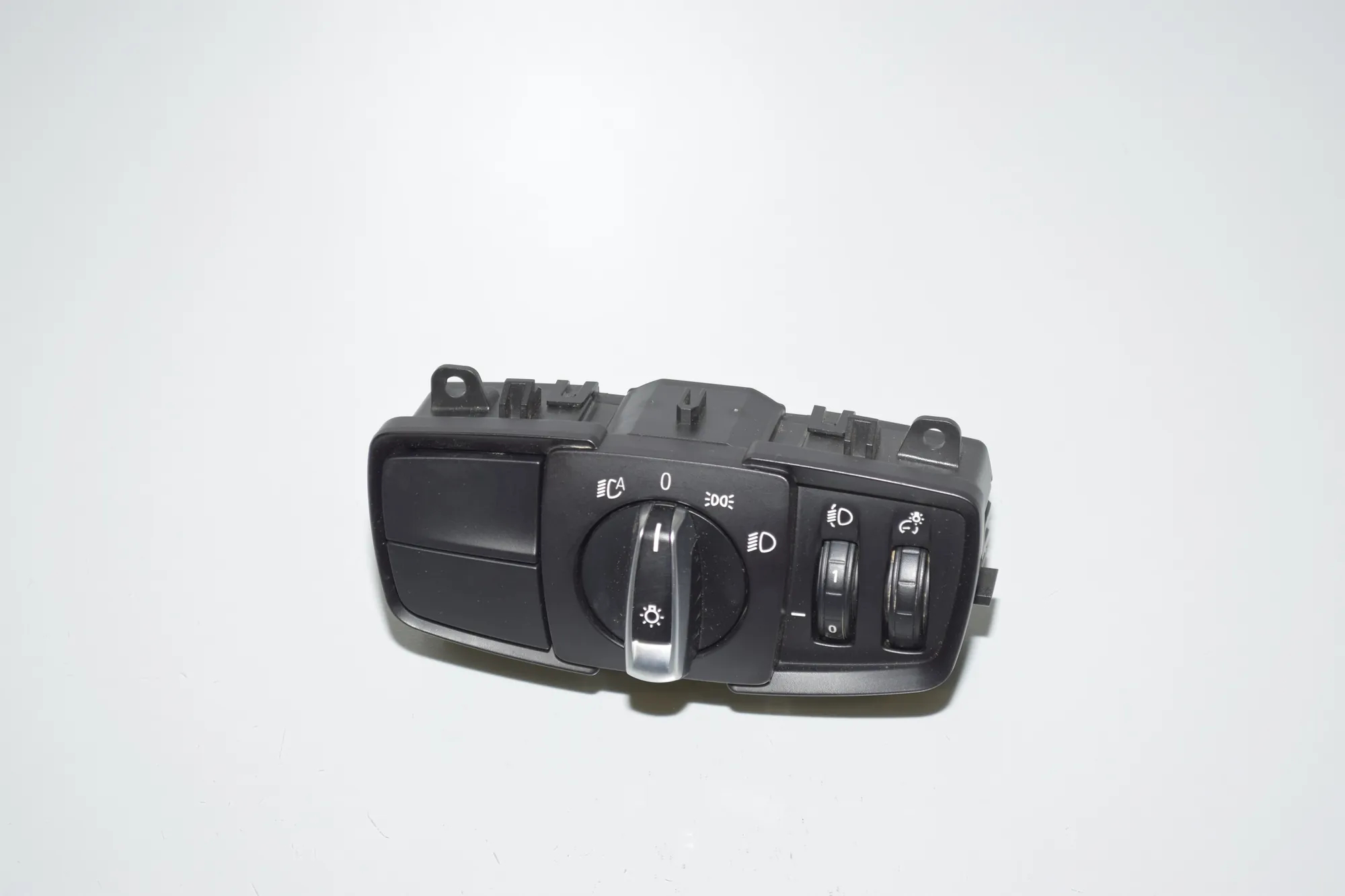 Headlight Switch Control Unit · BMW i3 (I01) Hybrid 2014