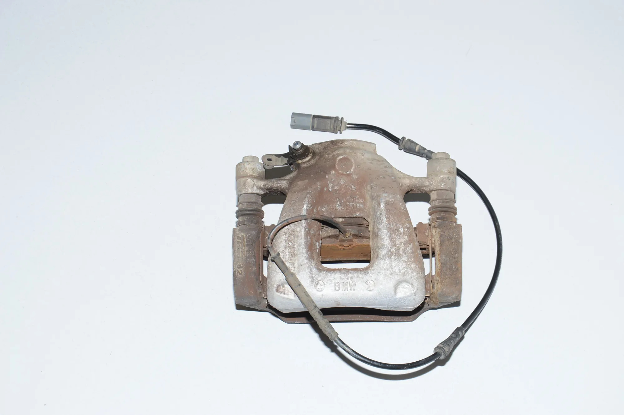 Front Left Brake Caliper – OEM 34116860269 · BMW i3 (I01) Hybrid 2014 – 4