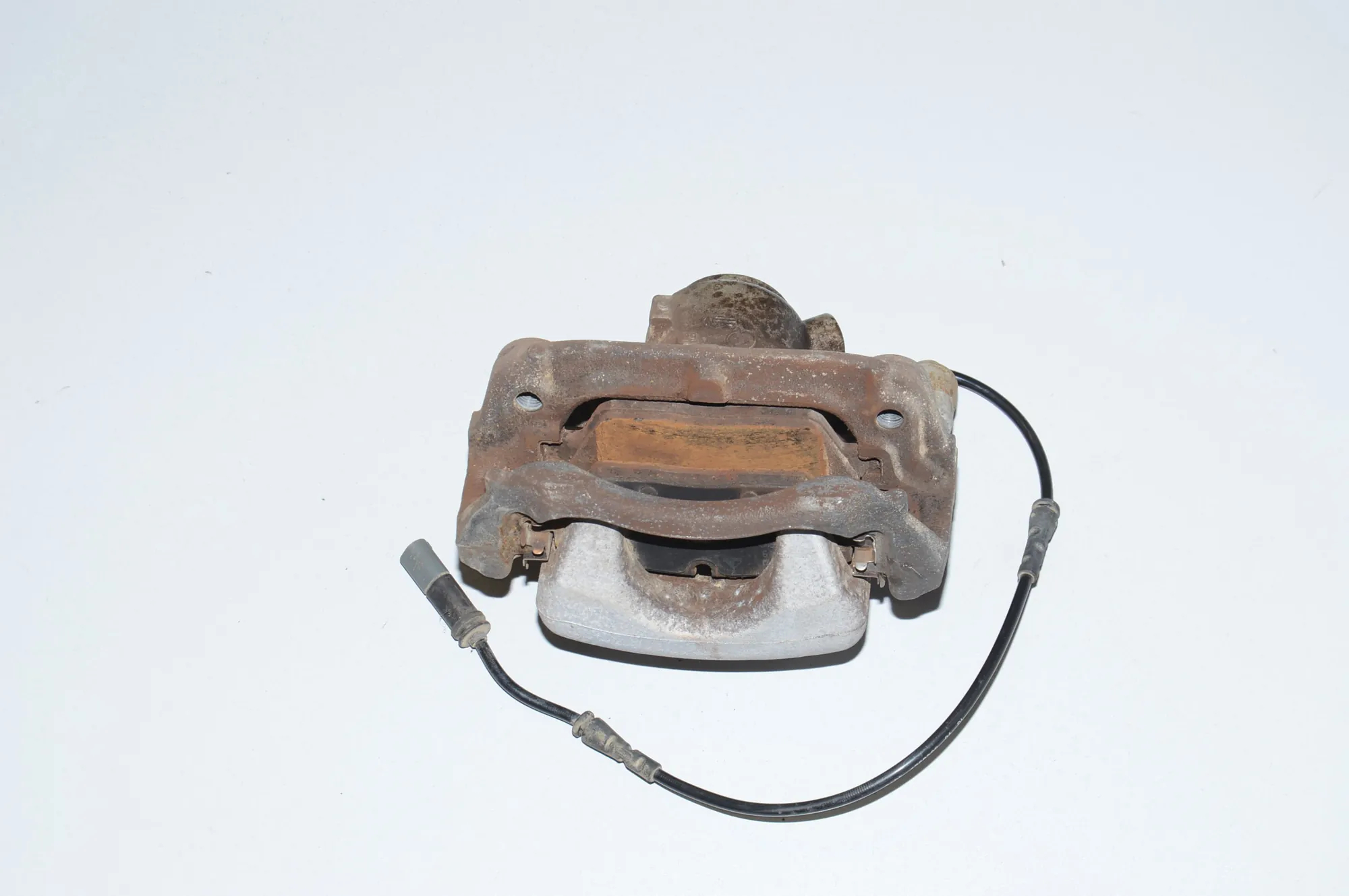 Front Left Brake Caliper – OEM 34116860269 · BMW i3 (I01) Hybrid 2014 – 2