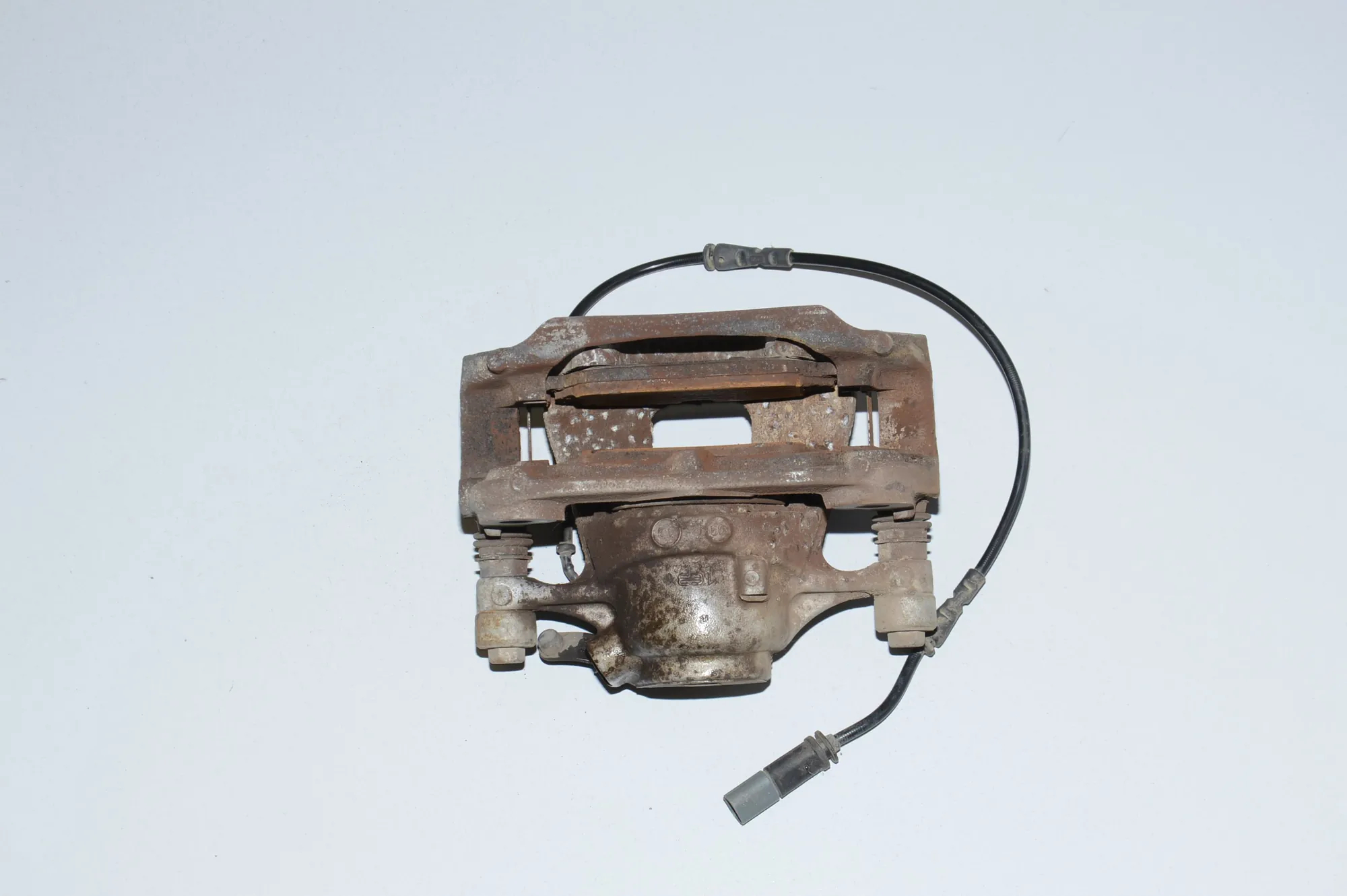 Front Left Brake Caliper – OEM 34116860269 · BMW i3 (I01) Hybrid 2014 – 3