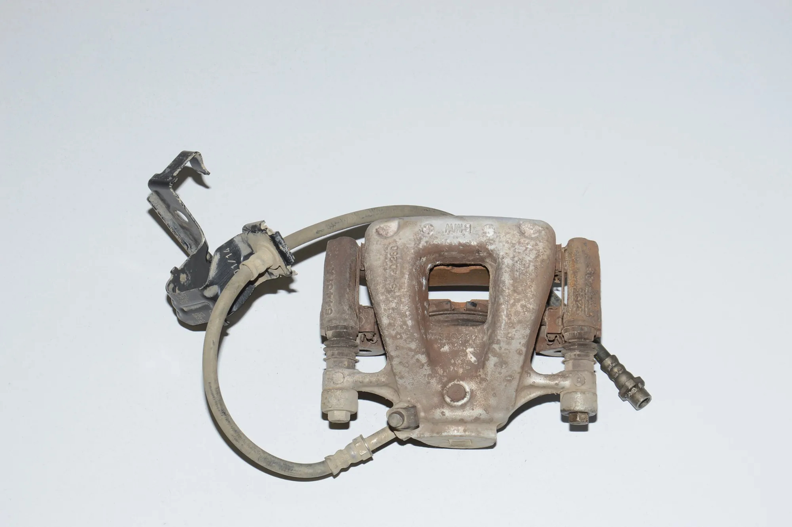 Front Right Brake Caliper – OEM 34116860270 · BMW i3 (I01) Hybrid 2014 – 4