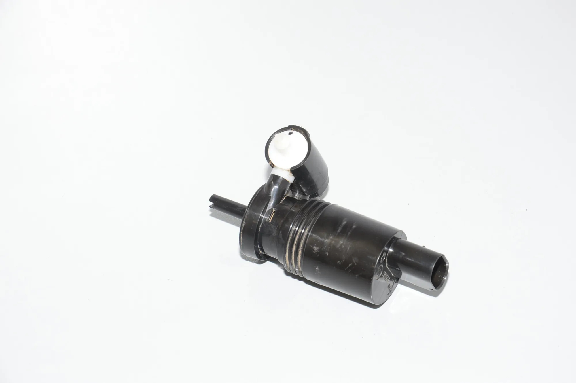 Washer Tank Motor – OEM 2751743 · BMW i3 (I01) Hybrid 2014