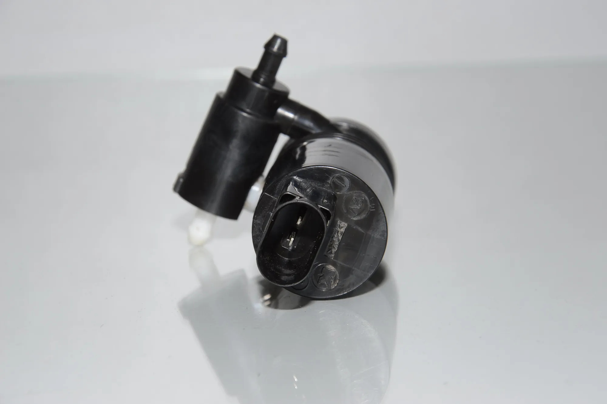 Washer Tank Motor – OEM 2751743 · BMW i3 (I01) Hybrid 2014 – 5